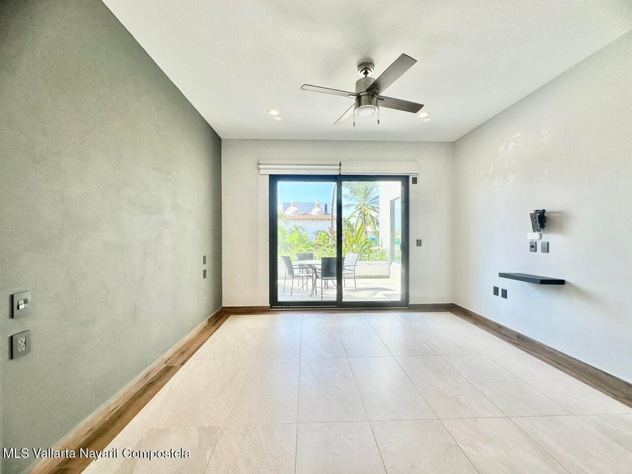 448 Avenida Encino 2