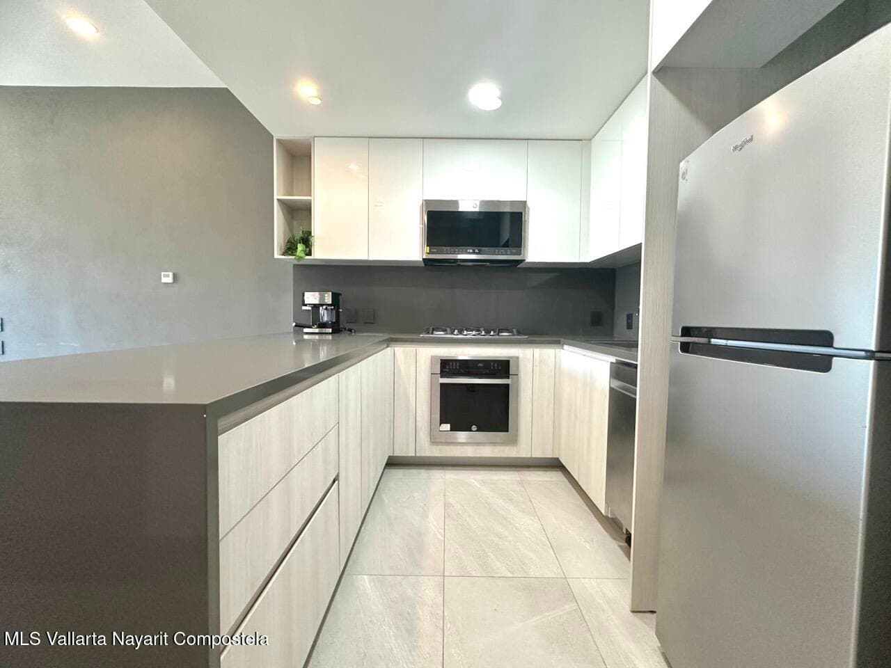 448 Avenida Encino 4