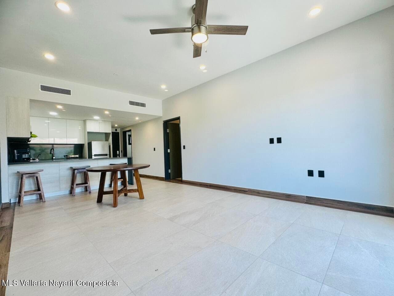 448 Avenida Encino 5