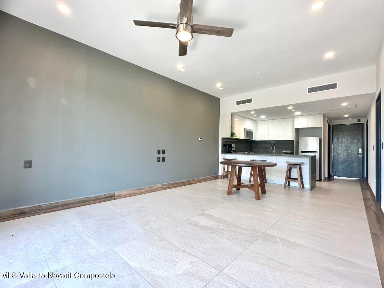 448 Avenida Encino 6