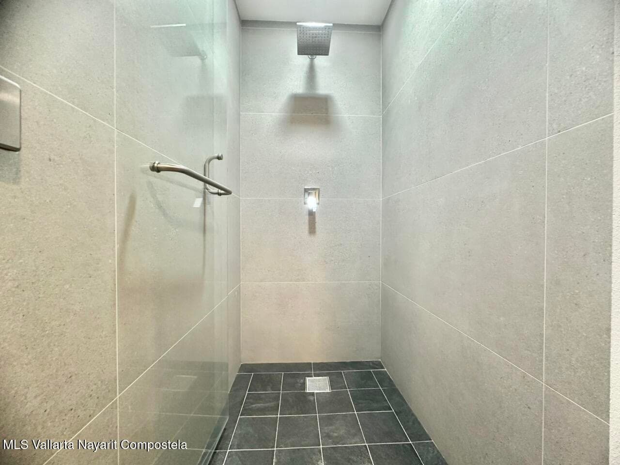 448 Avenida Encino 13