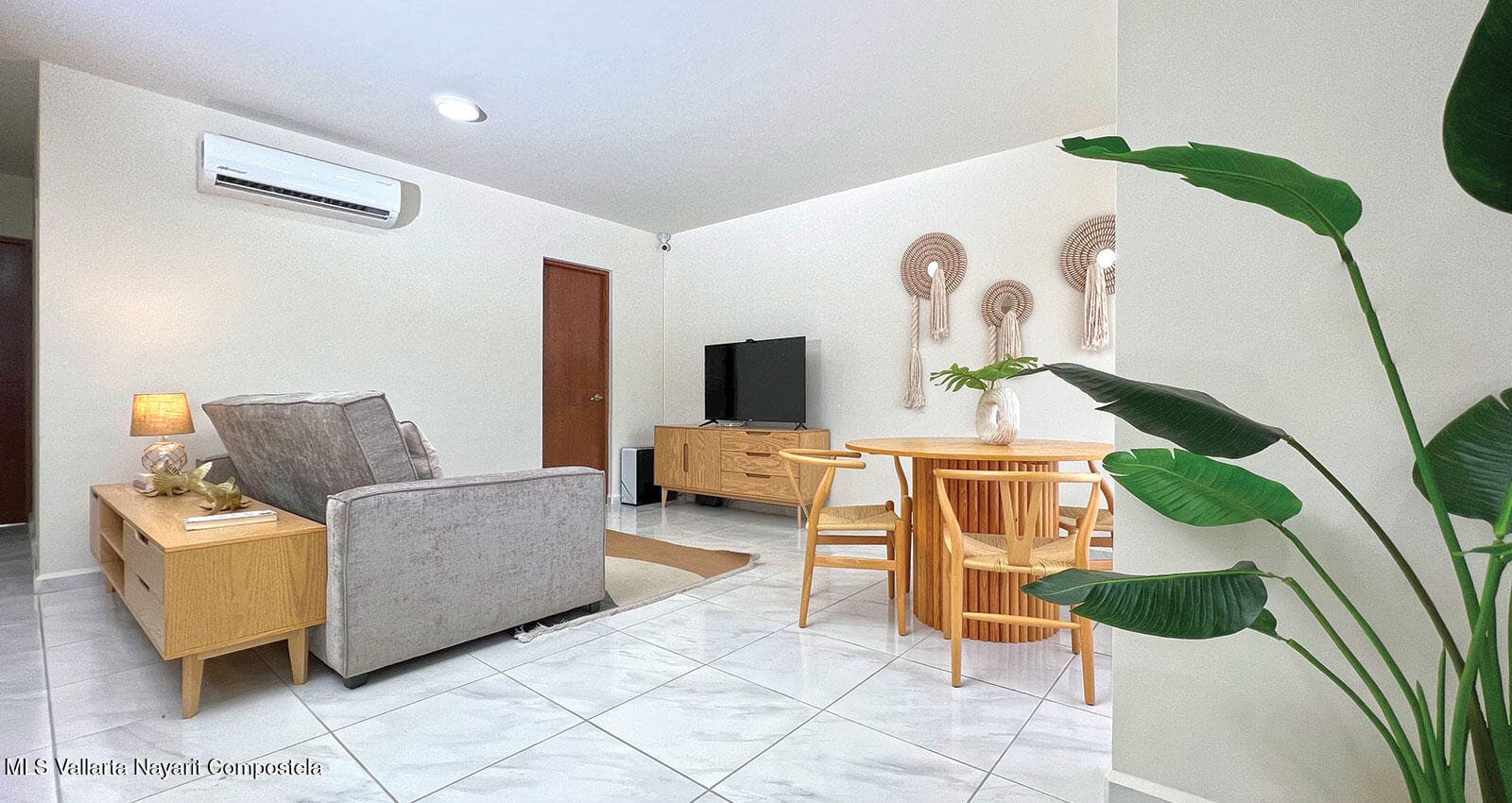 253 Av. Las Palmas 2