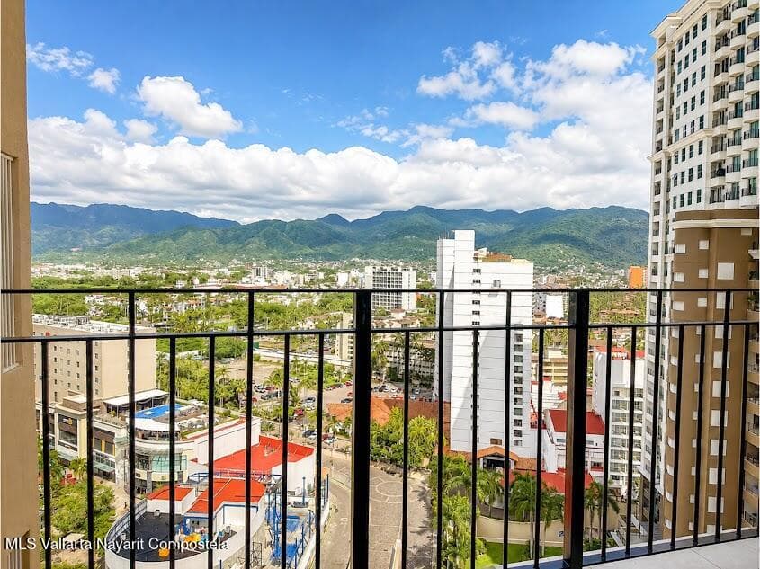 Grand Venetian 8