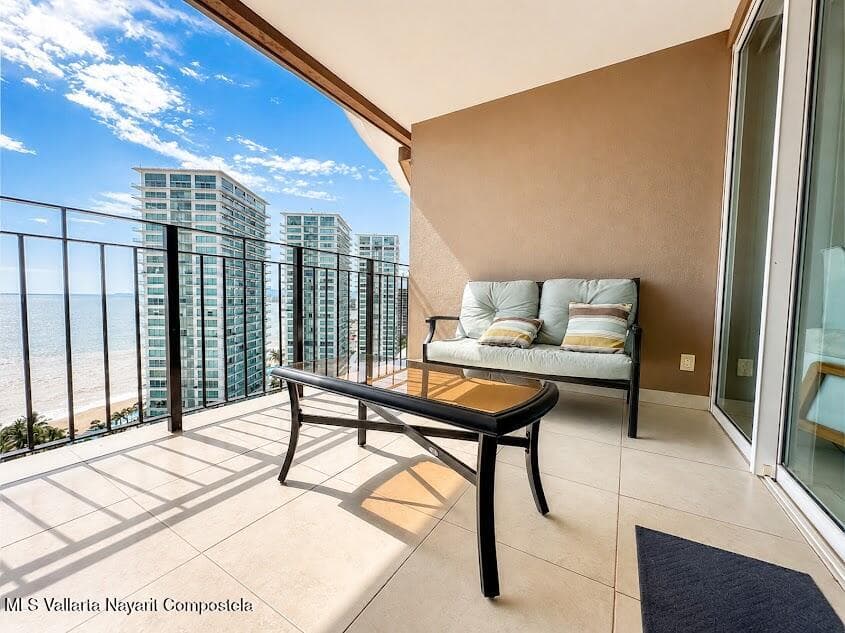 Grand Venetian 13