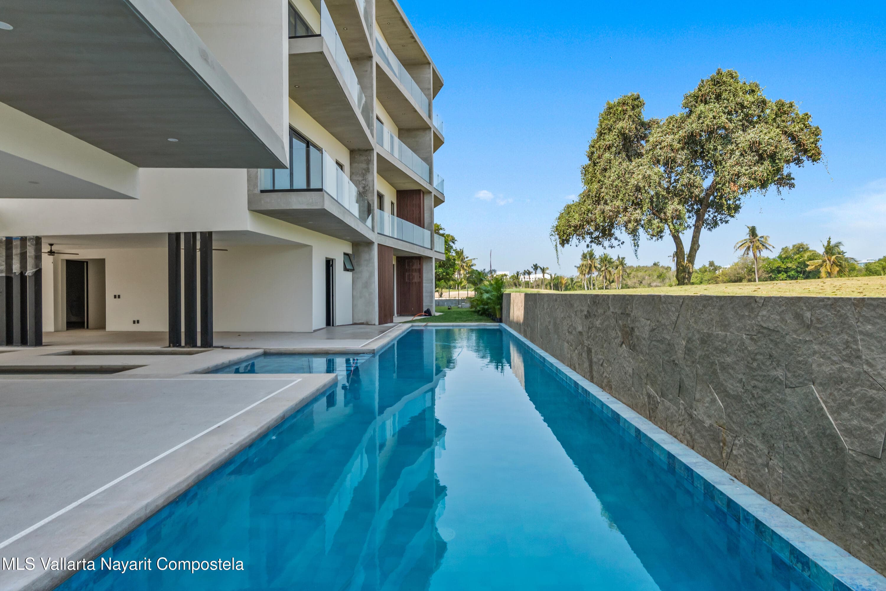 NA CONDOMINIO RESIDENCIAL FLAMING 23