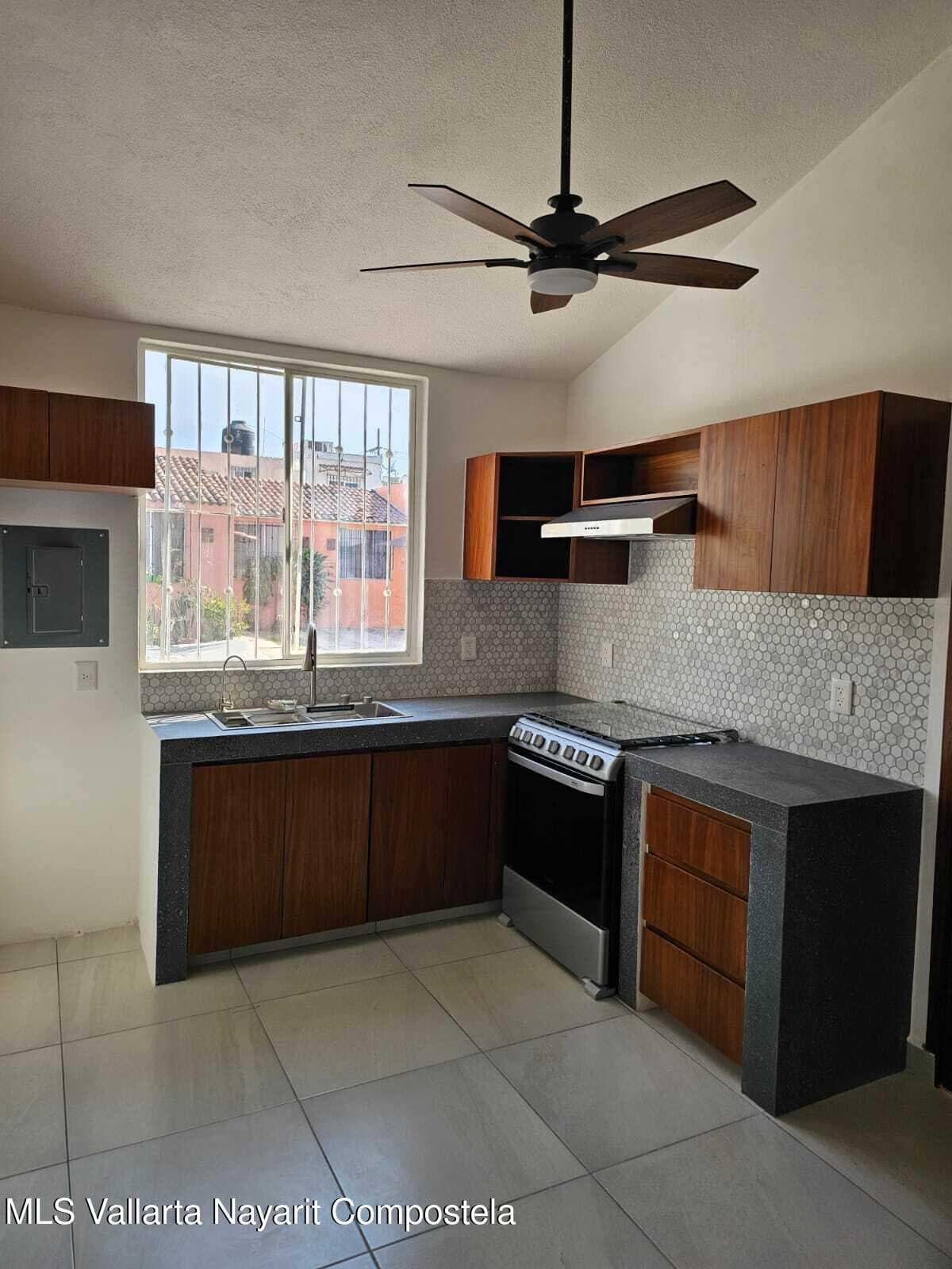 104 Calle Maple 4