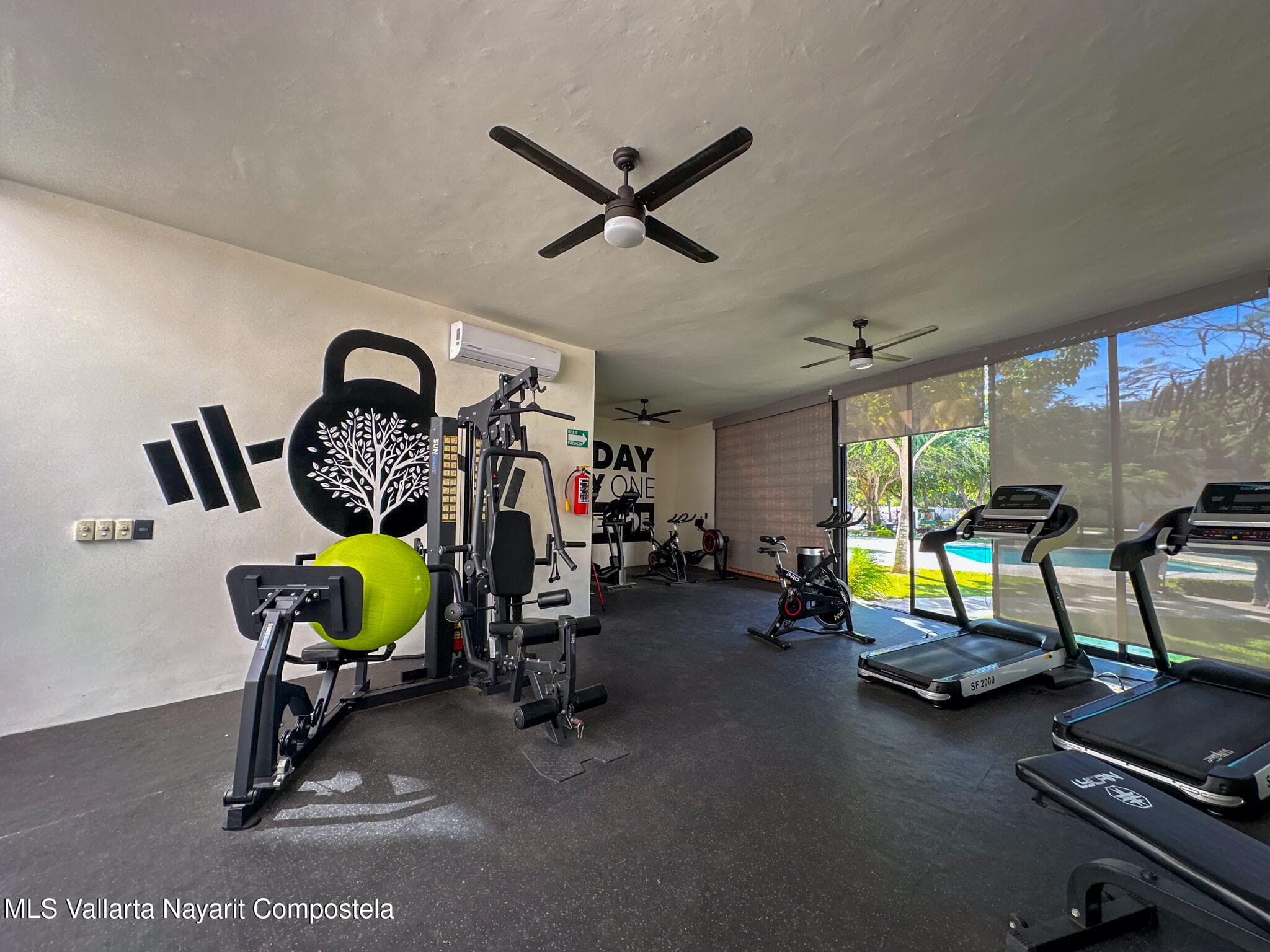 313 Paseo Foresta 32