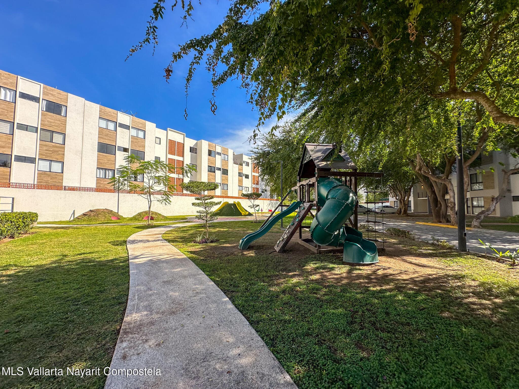 313 Paseo Foresta 25