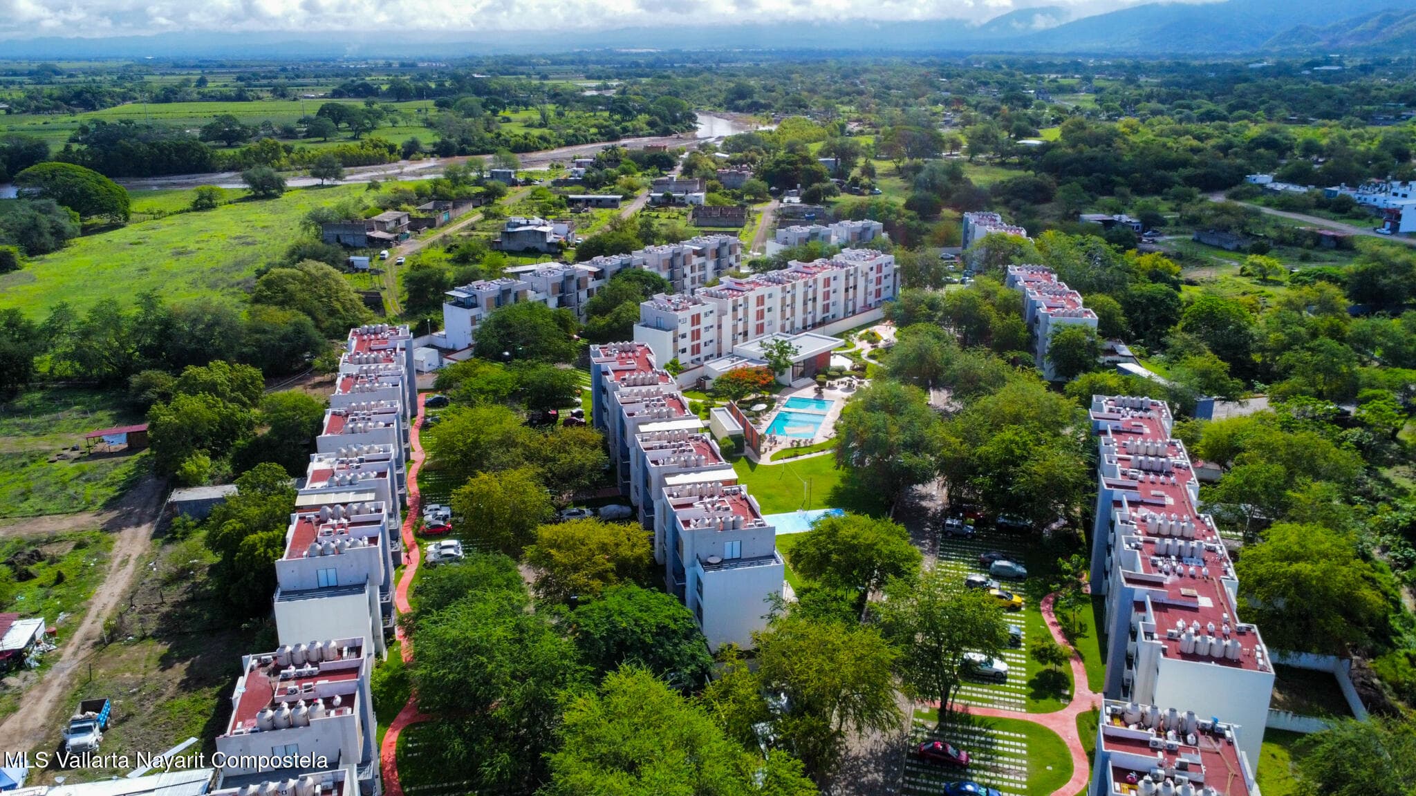 313 Paseo Foresta 39