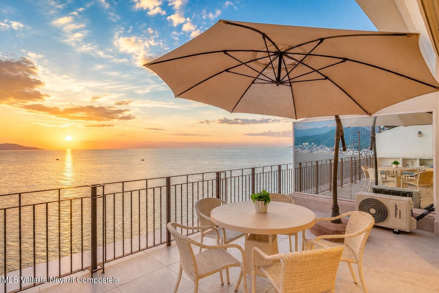 Grand Venetian 32