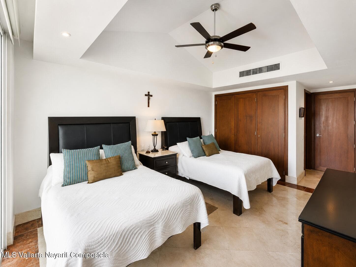 Grand Venetian 16