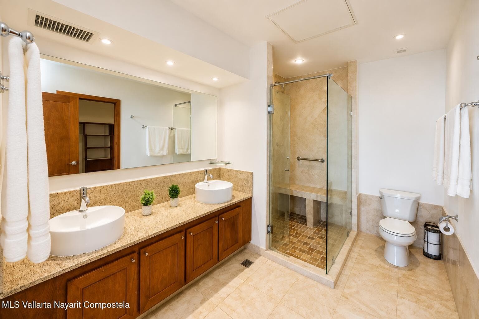 Grand Venetian 27