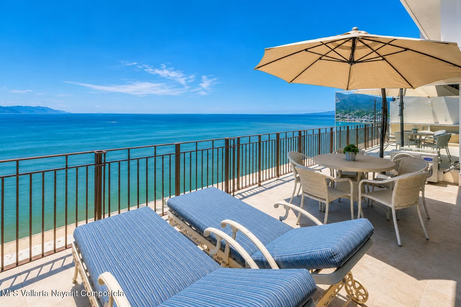 Grand Venetian 25