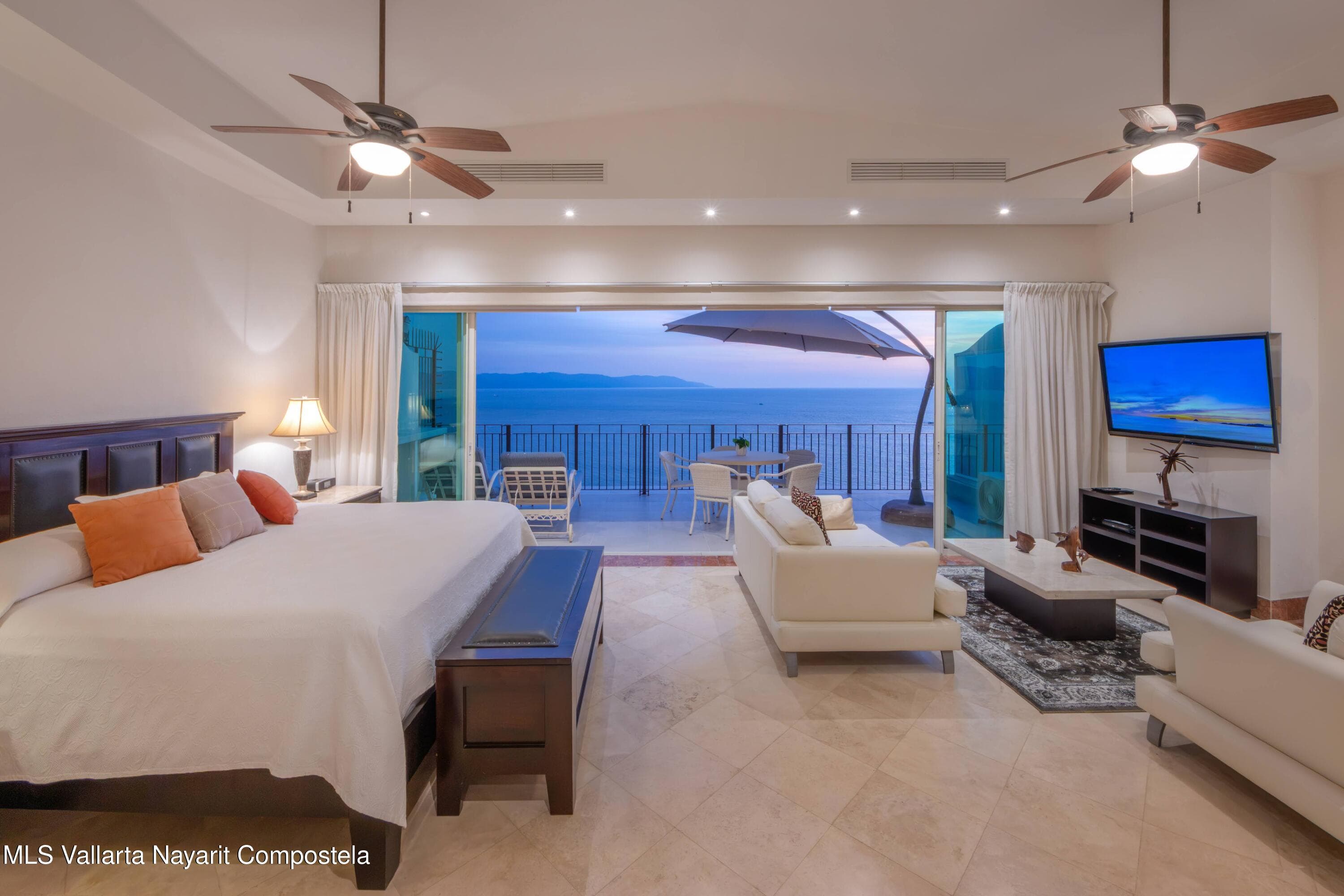Grand Venetian 30
