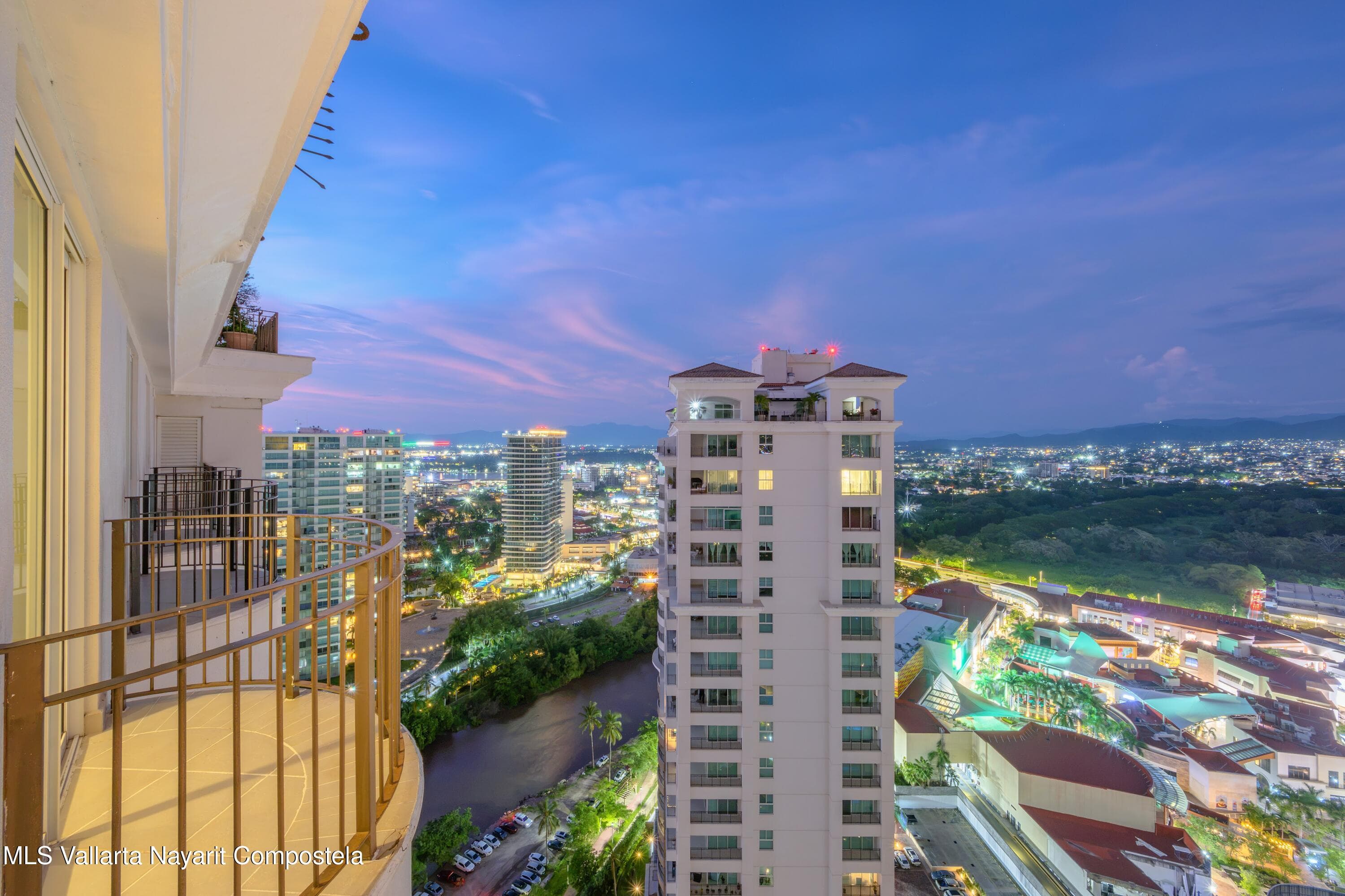 Grand Venetian 22