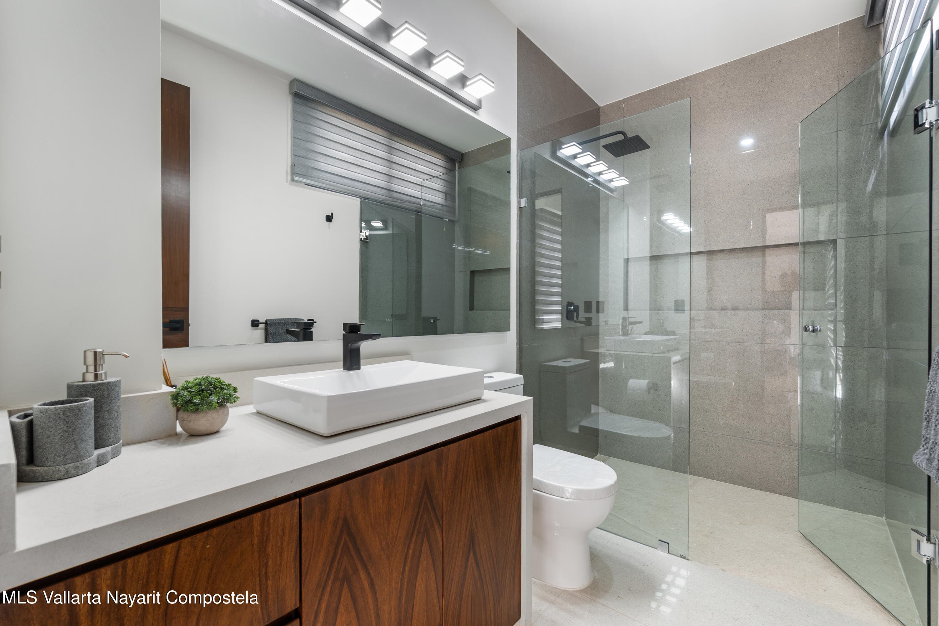 NA CONDOMINIO RESIDENCIAL FLAMING 14