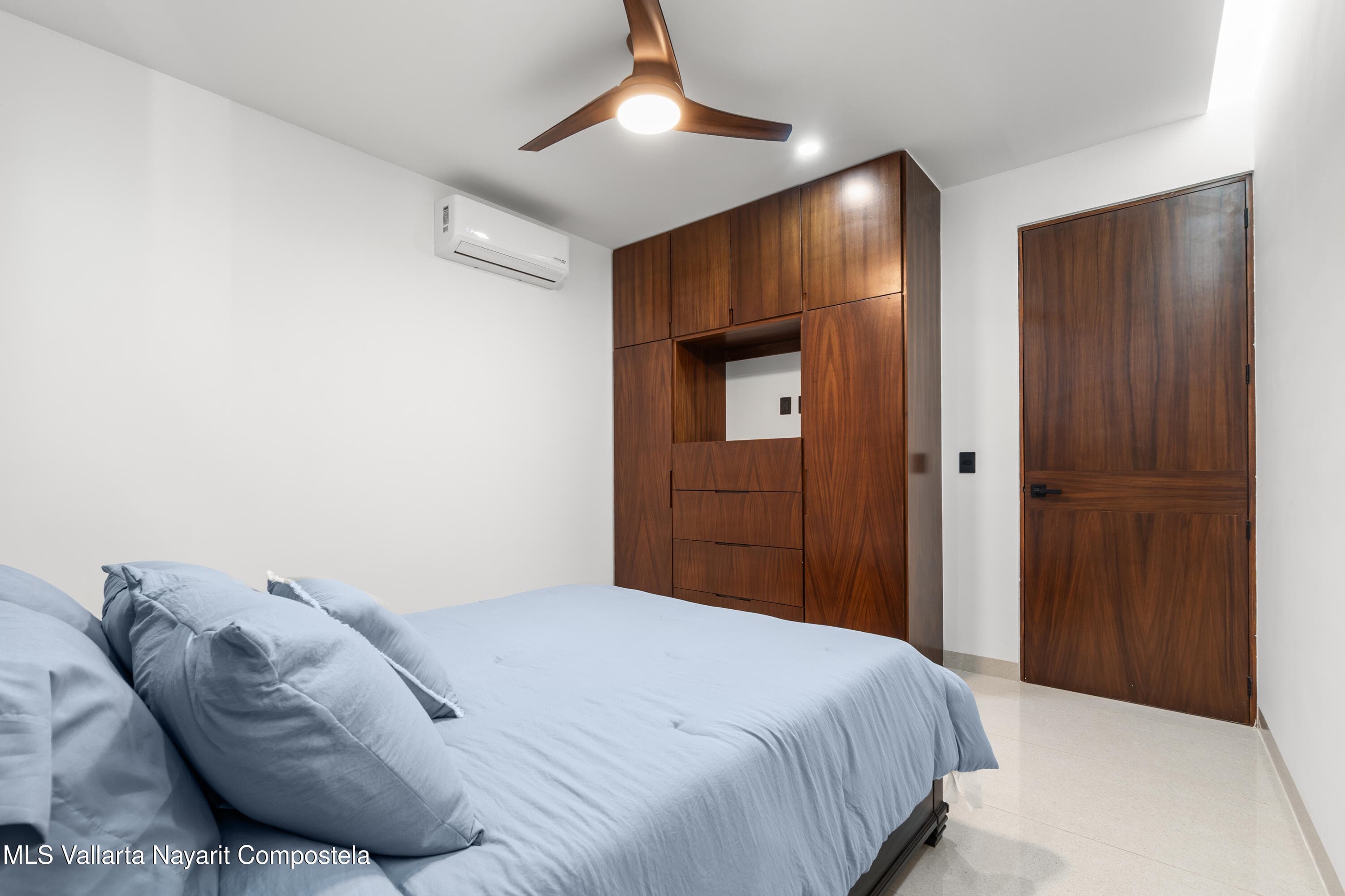 NA CONDOMINIO RESIDENCIAL FLAMING C-4 4