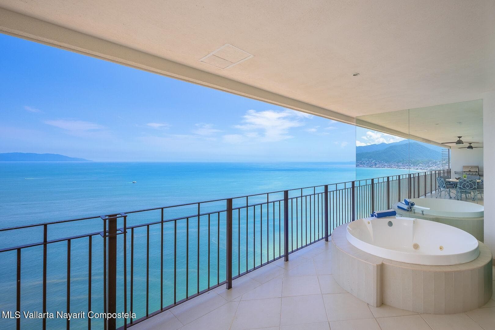 Grand Venetian 4
