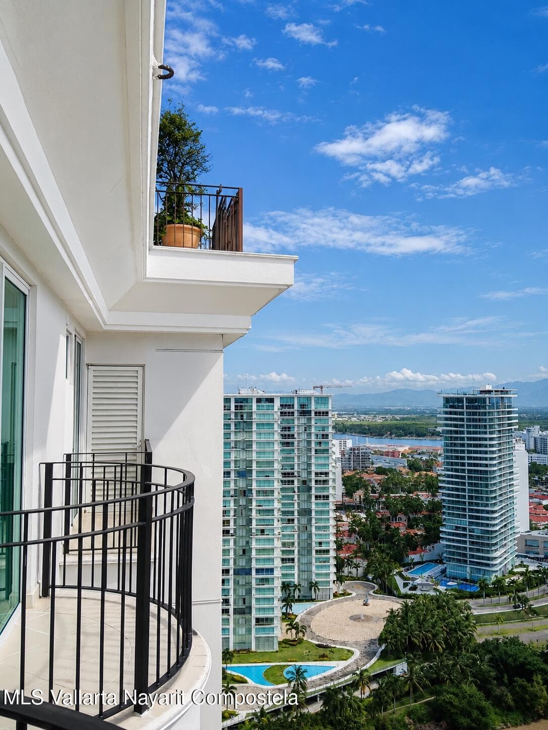 Grand Venetian 23