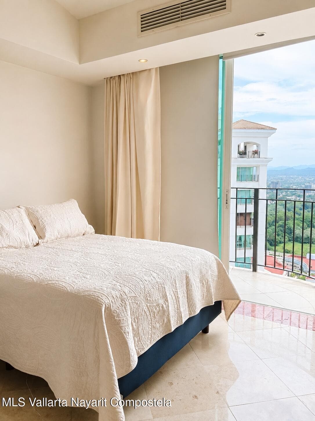 Grand Venetian 24