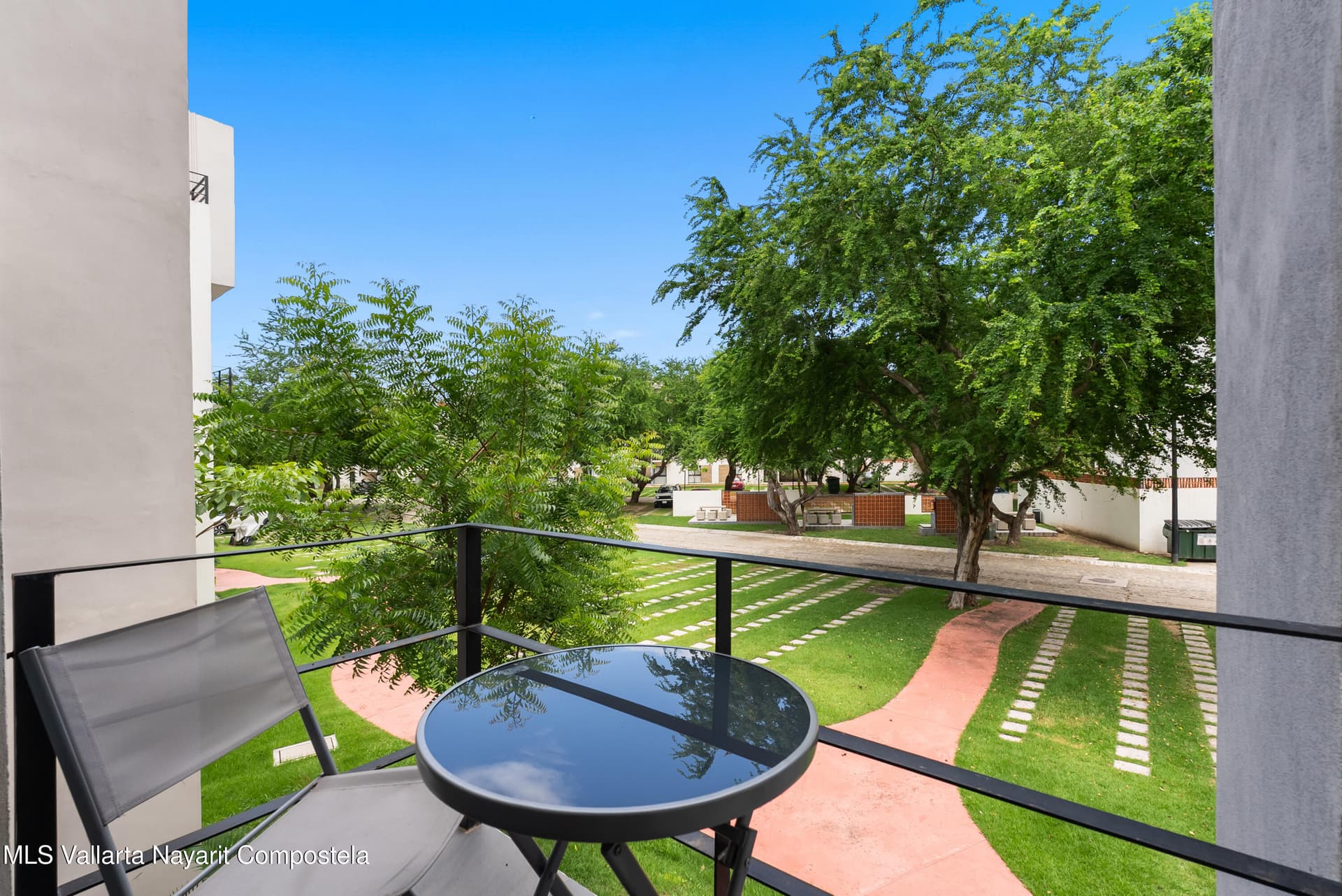 407 Paseo Foresta 11
