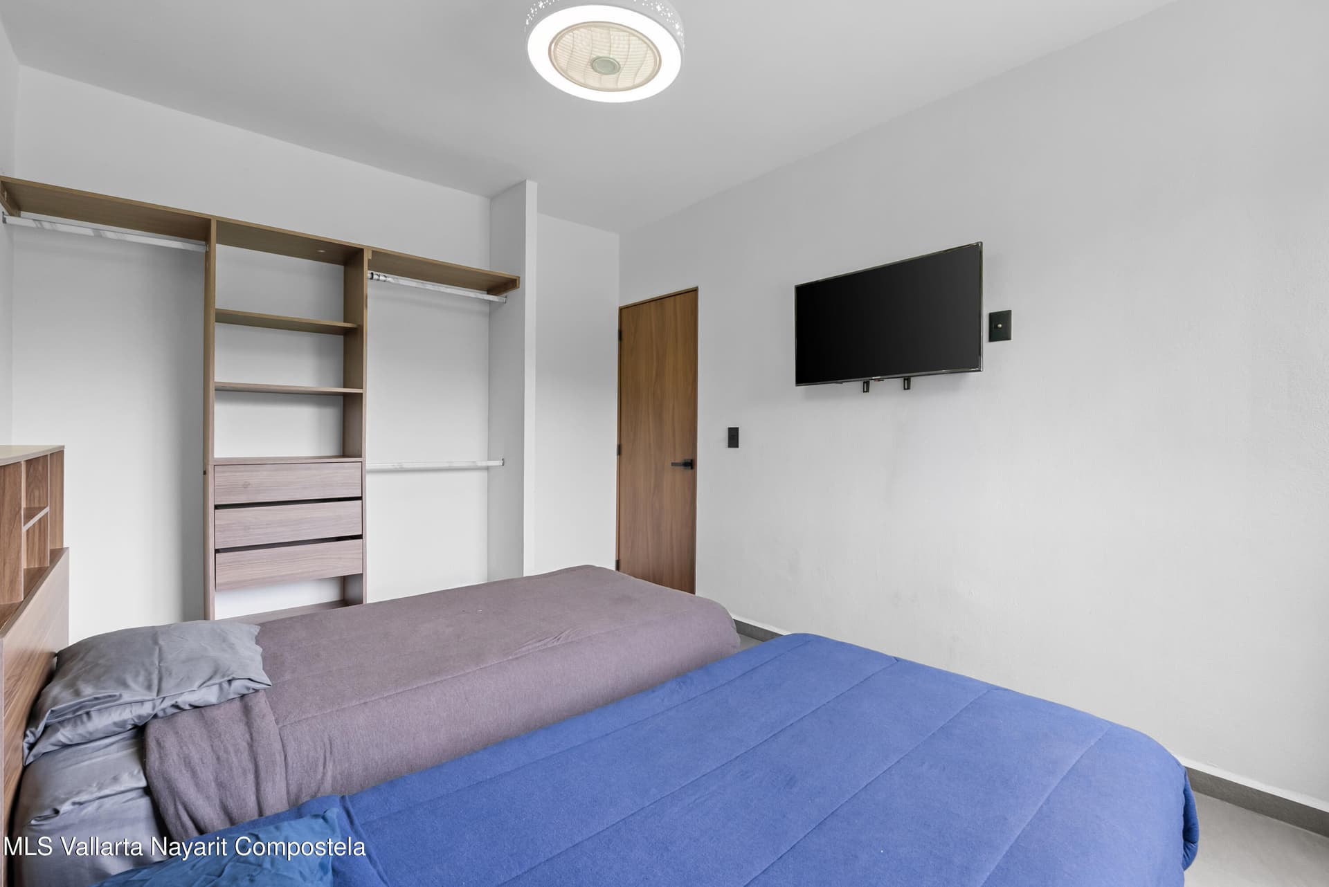 407 Paseo Foresta 16