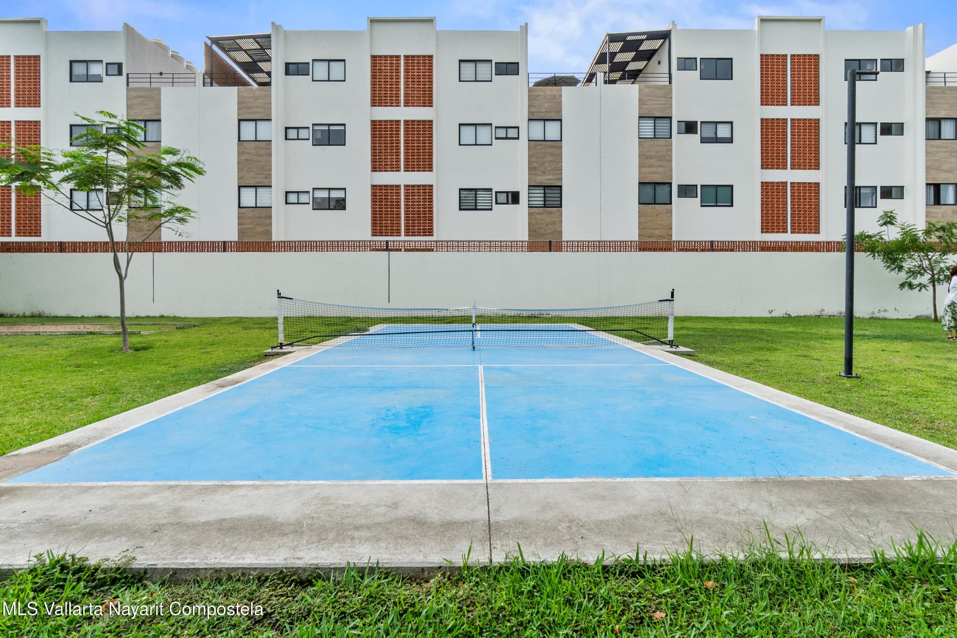 407 Paseo Foresta 26