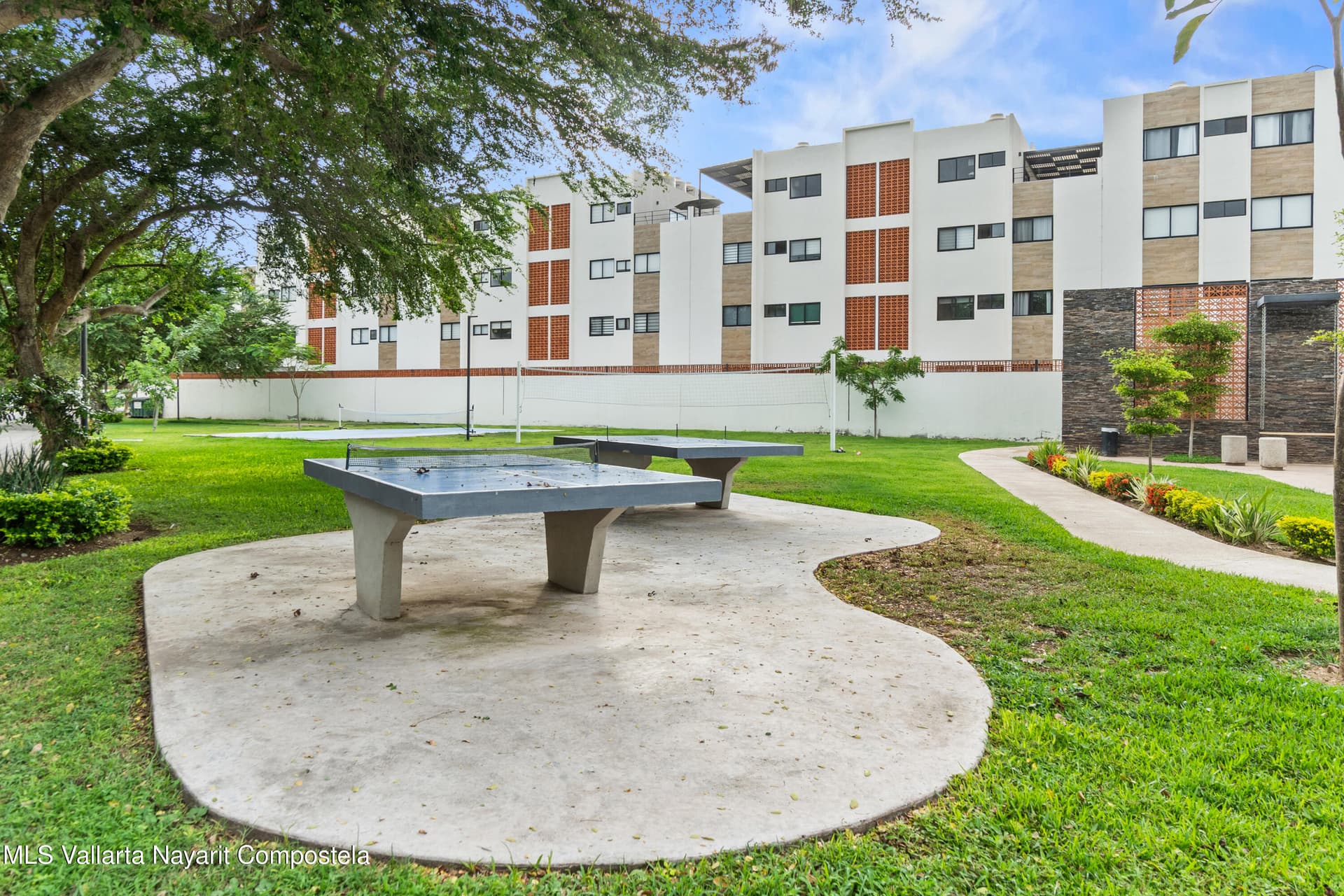 407 Paseo Foresta 28