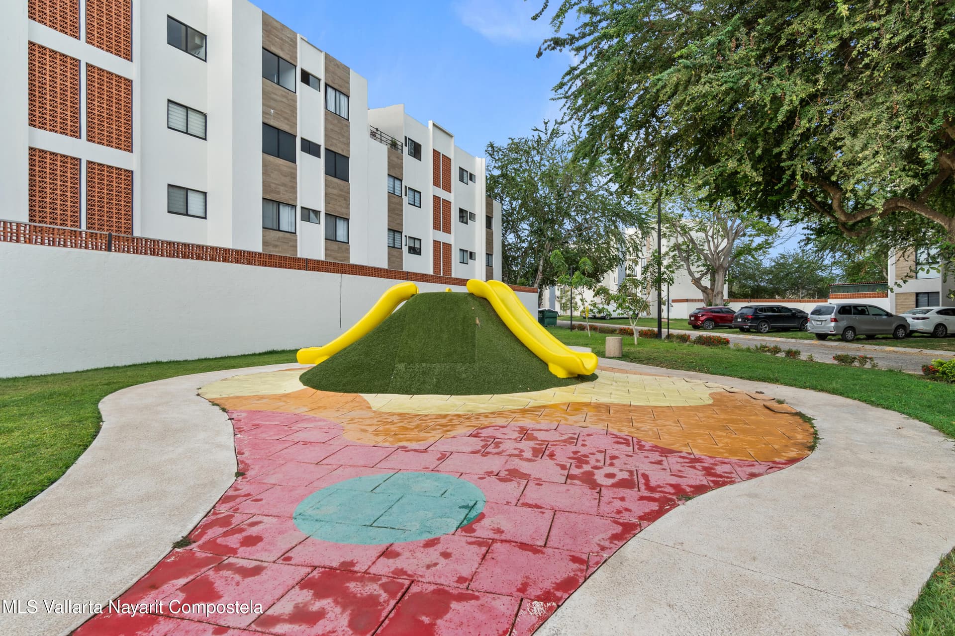407 Paseo Foresta 33