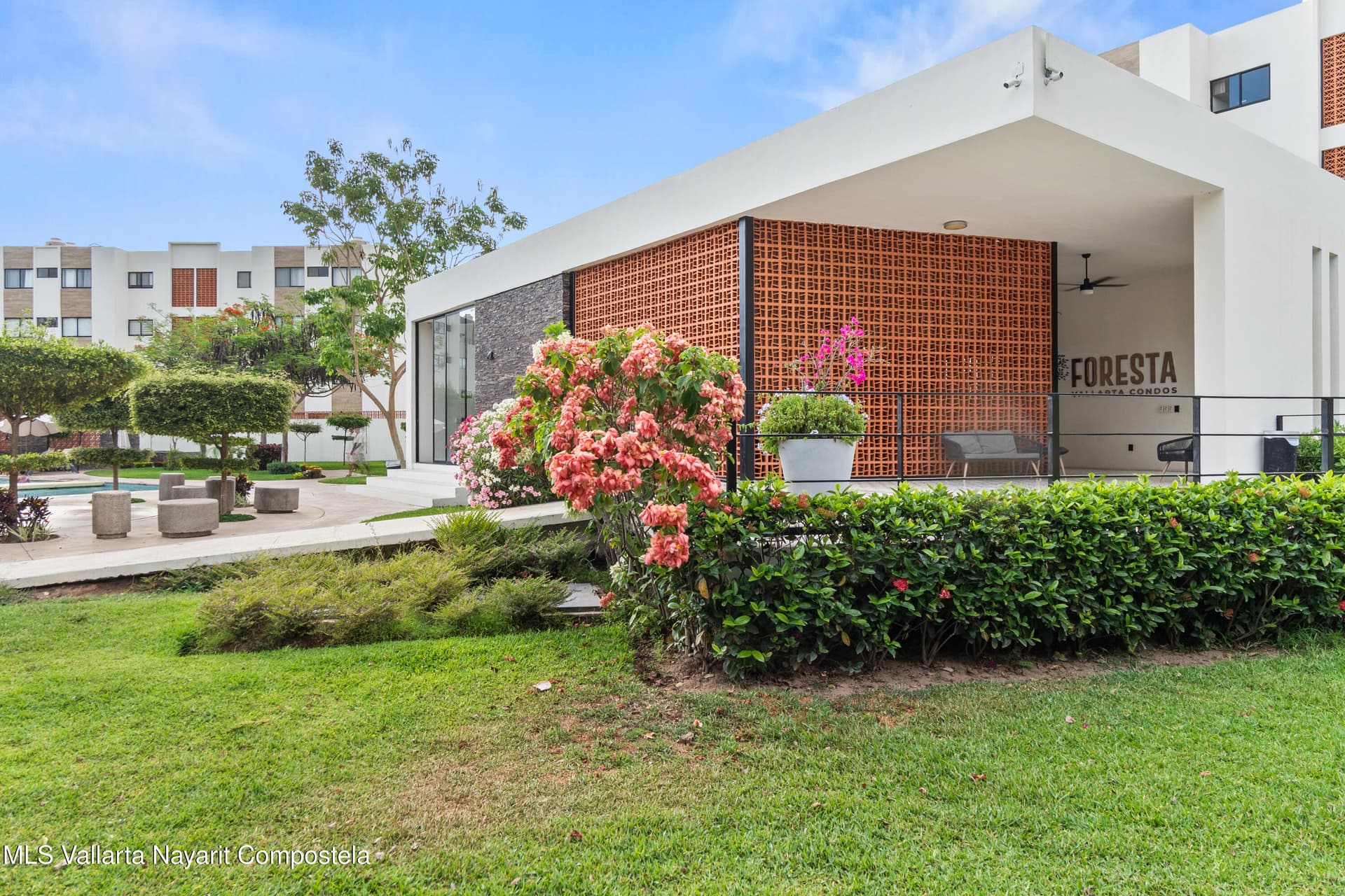 407 Paseo Foresta 34