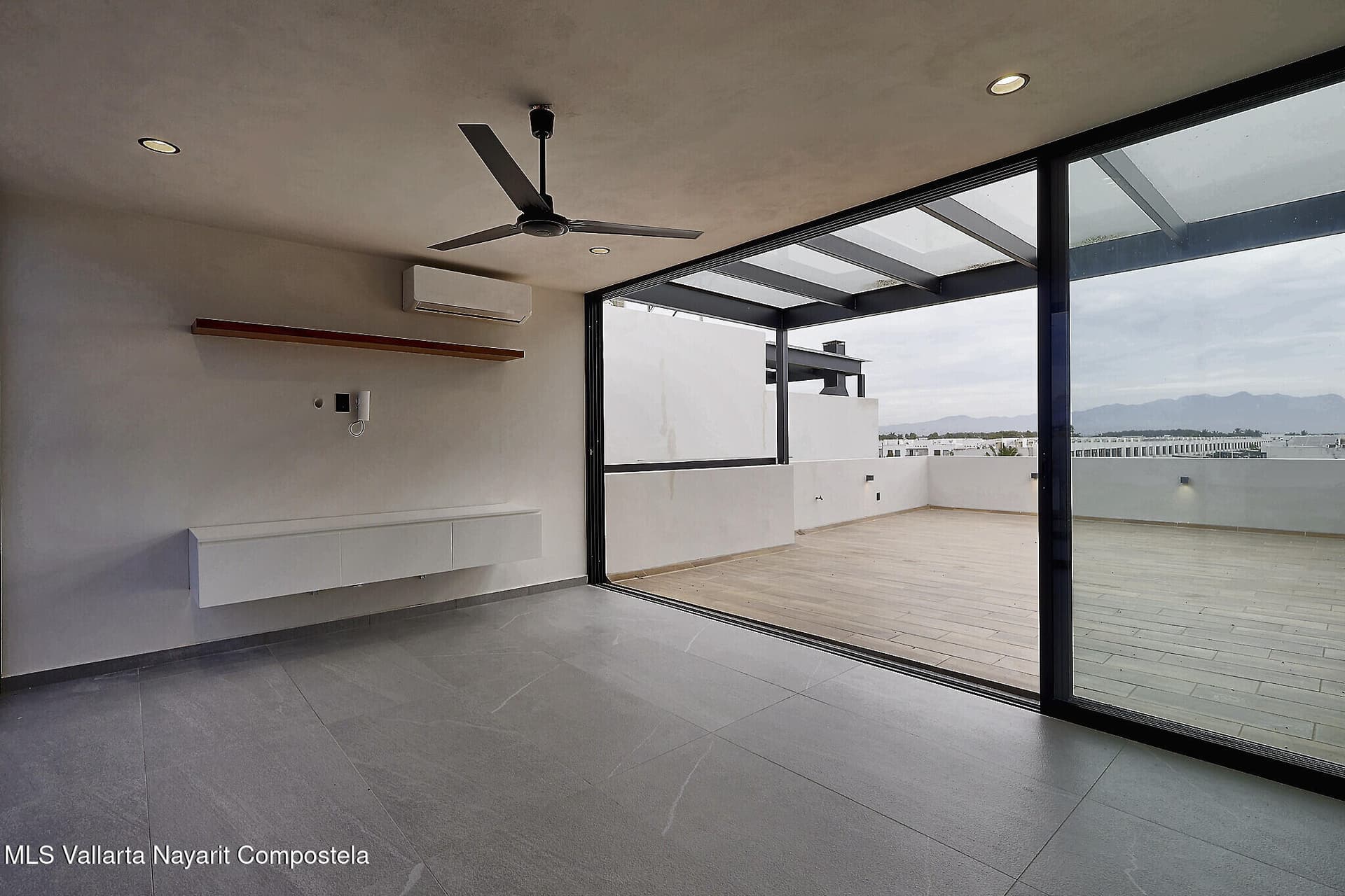 158 Palma del Rey Ave. 19