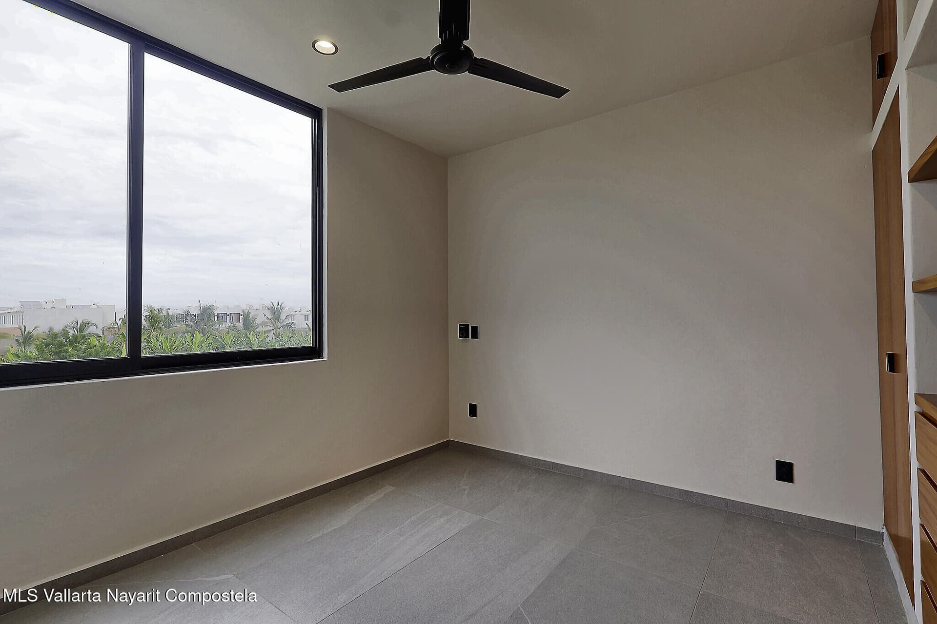 158 Palma del Rey Ave. 11