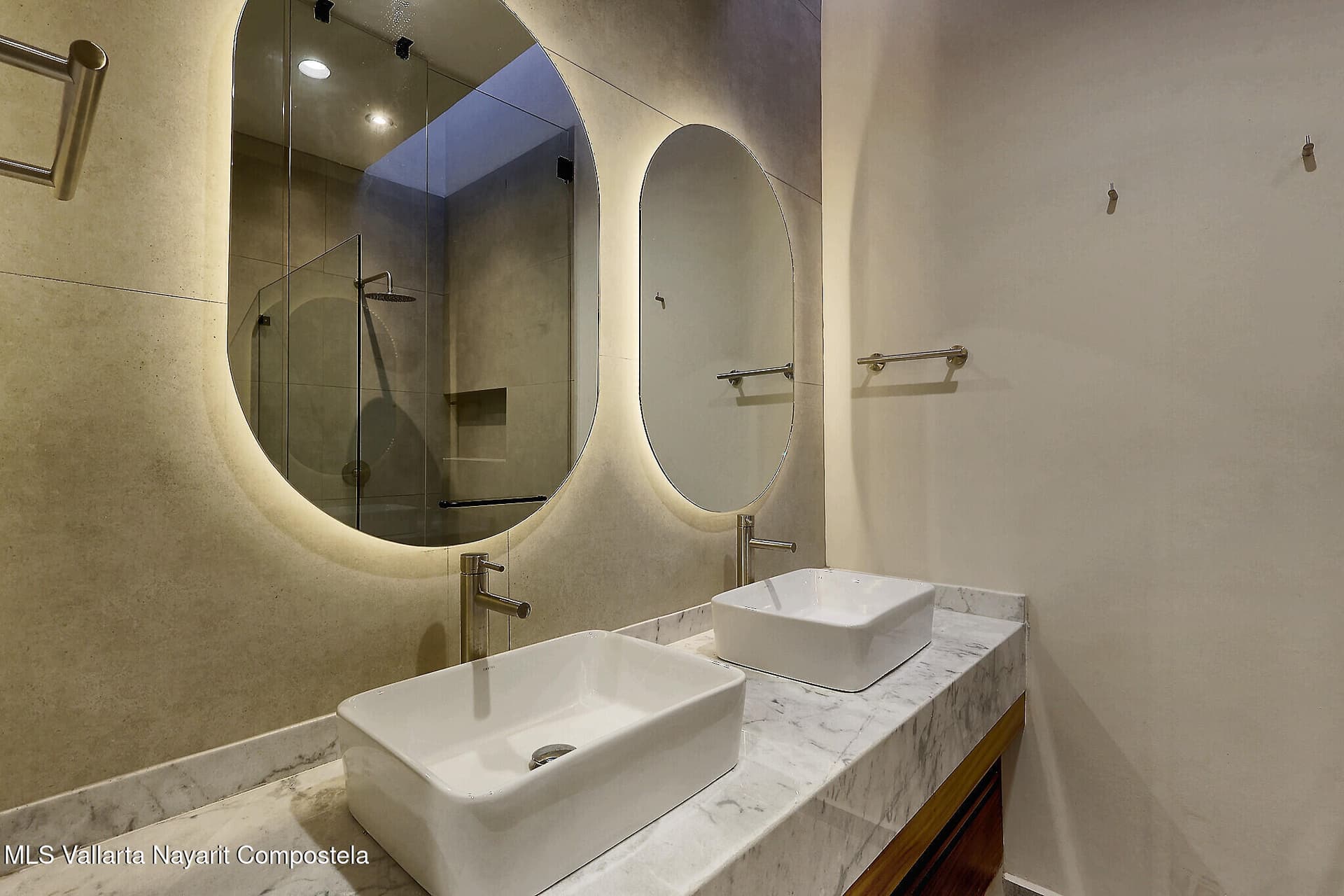 158 Palma del Rey Ave. 13