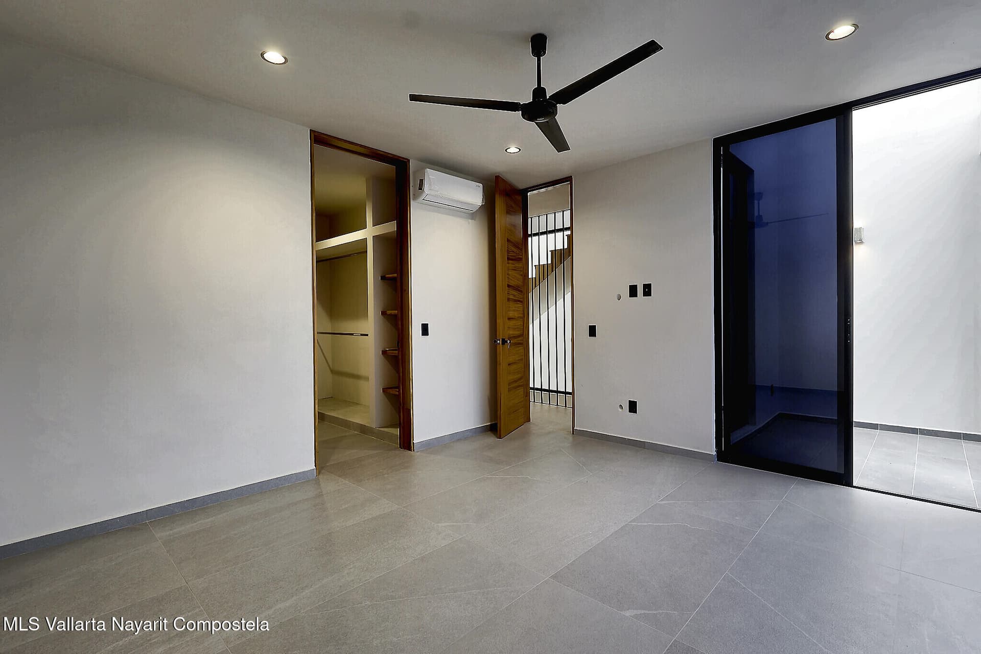 158 Palma del Rey Ave. 9