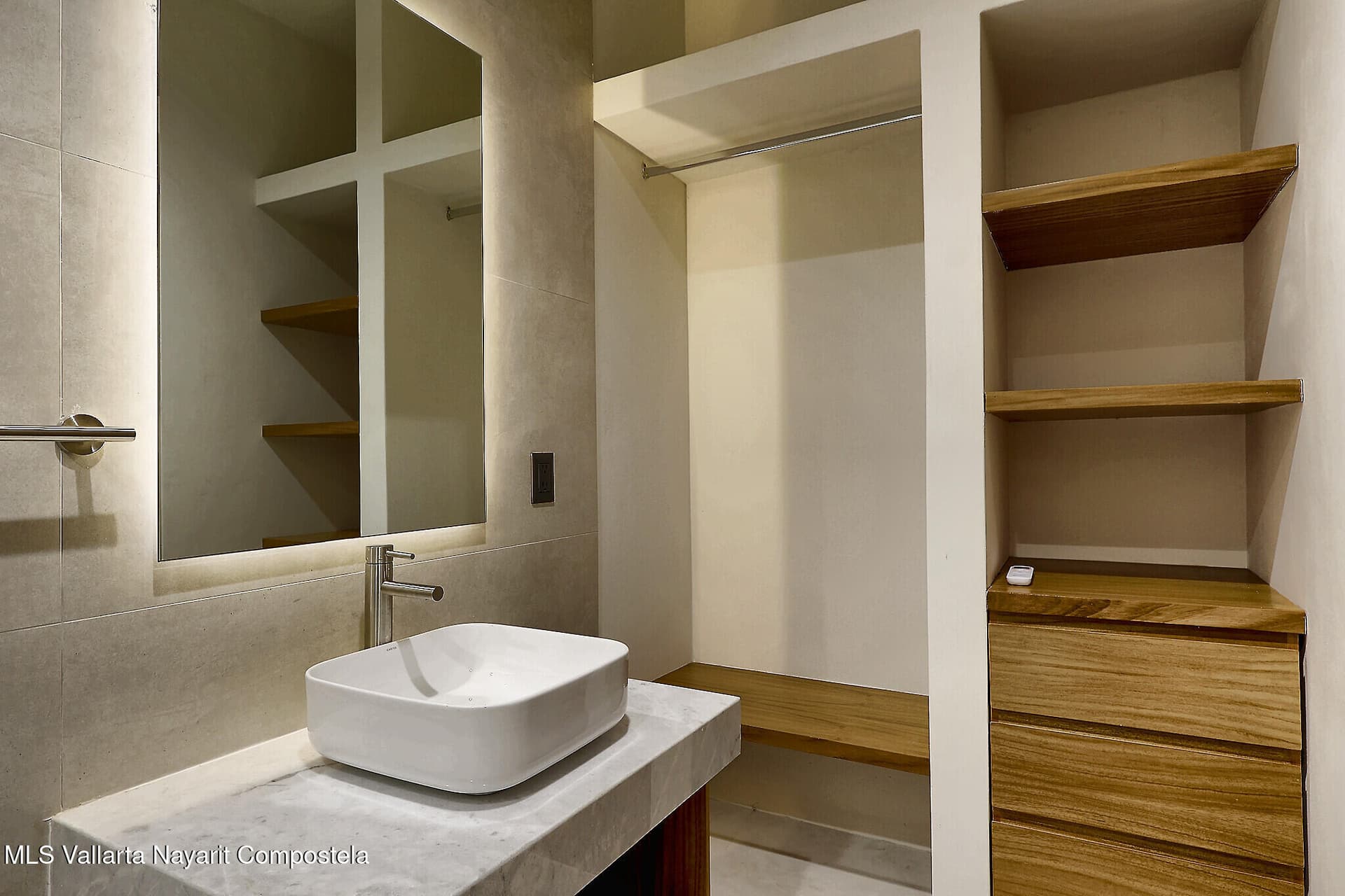 158 Palma del Rey Ave. 14
