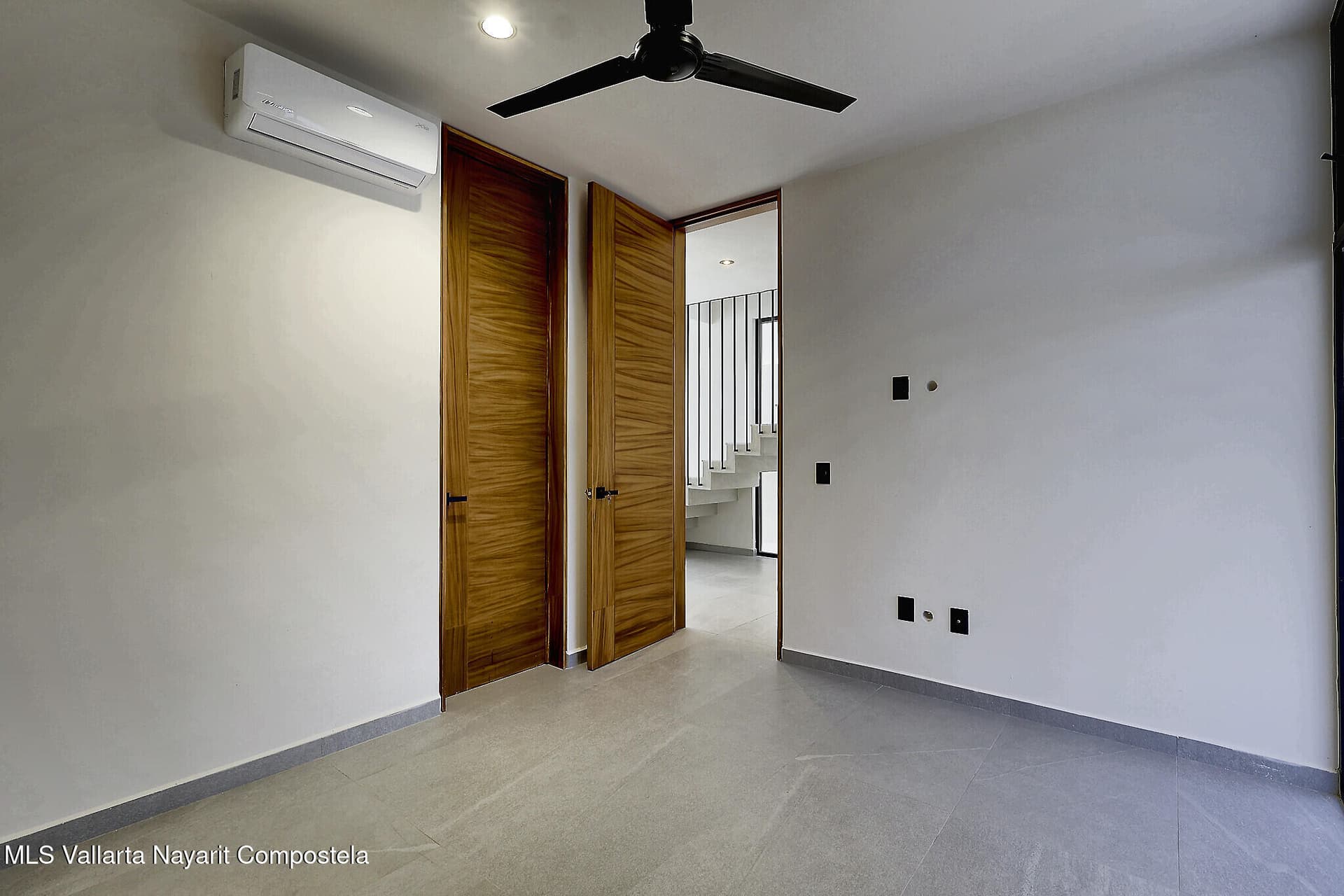 158 Palma del Rey Ave. 10
