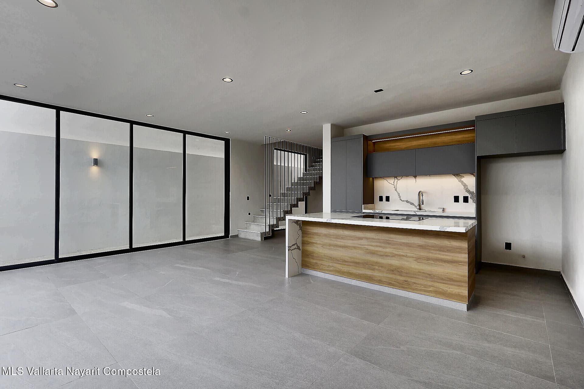158 Palma del Rey Ave. 3