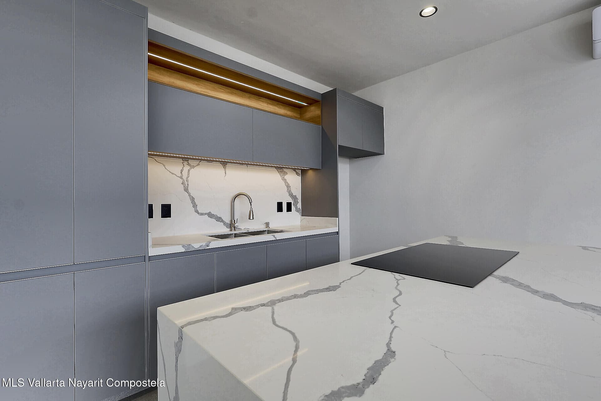 158 Palma del Rey Ave. 4