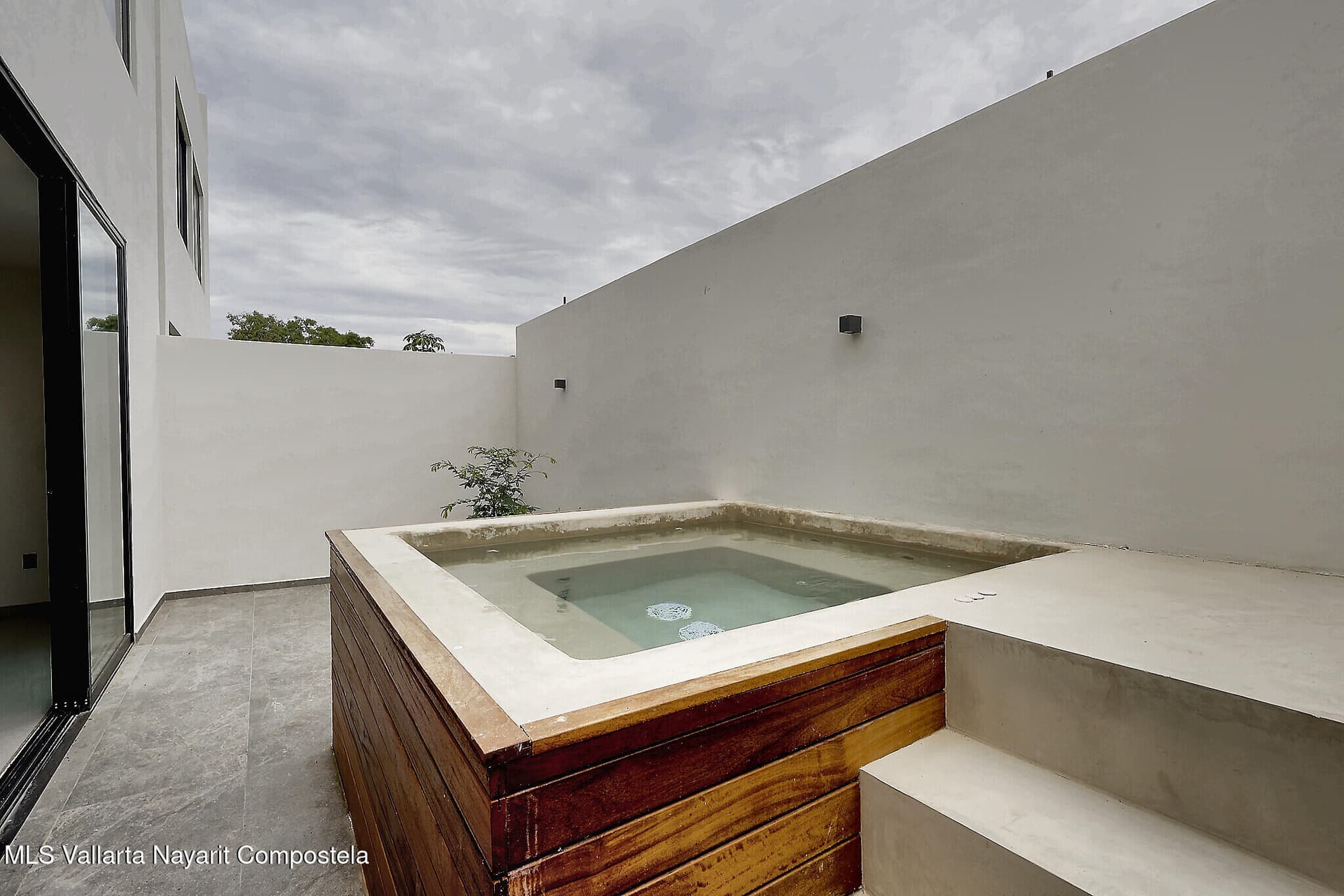 158 Palma del Rey Ave. 16