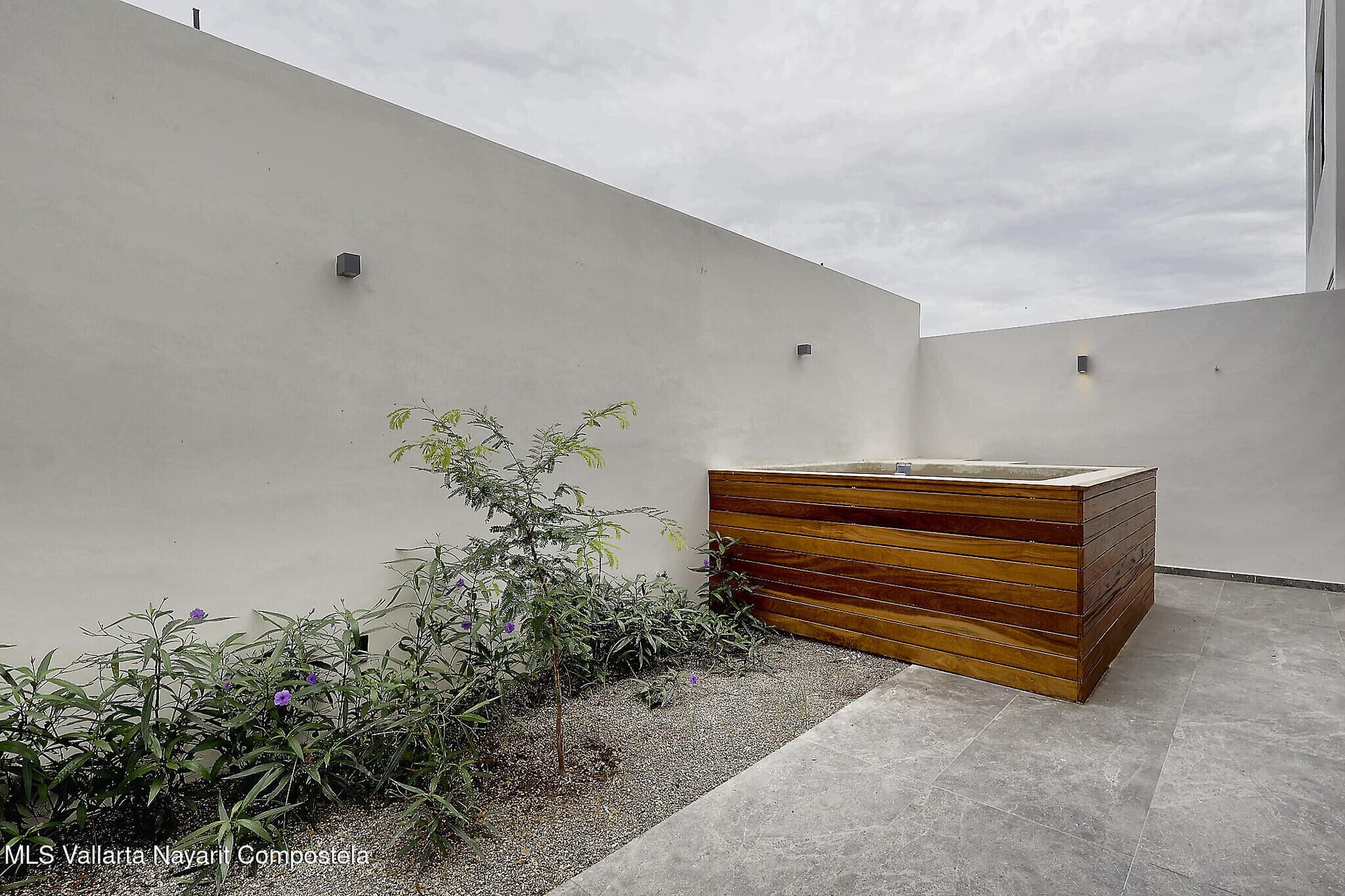 158 Palma del Rey Ave. 17
