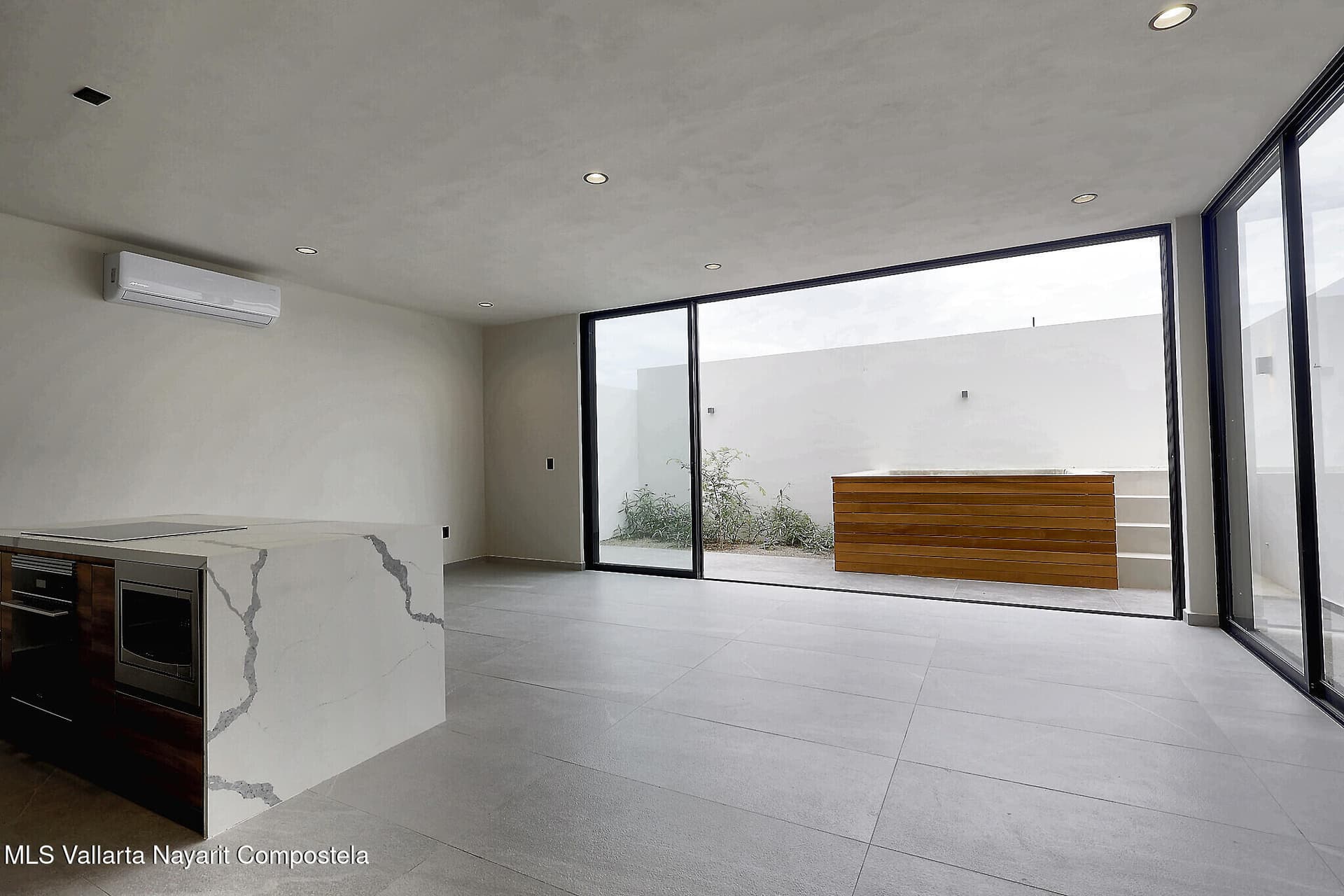 158 Palma del Rey Ave. 5