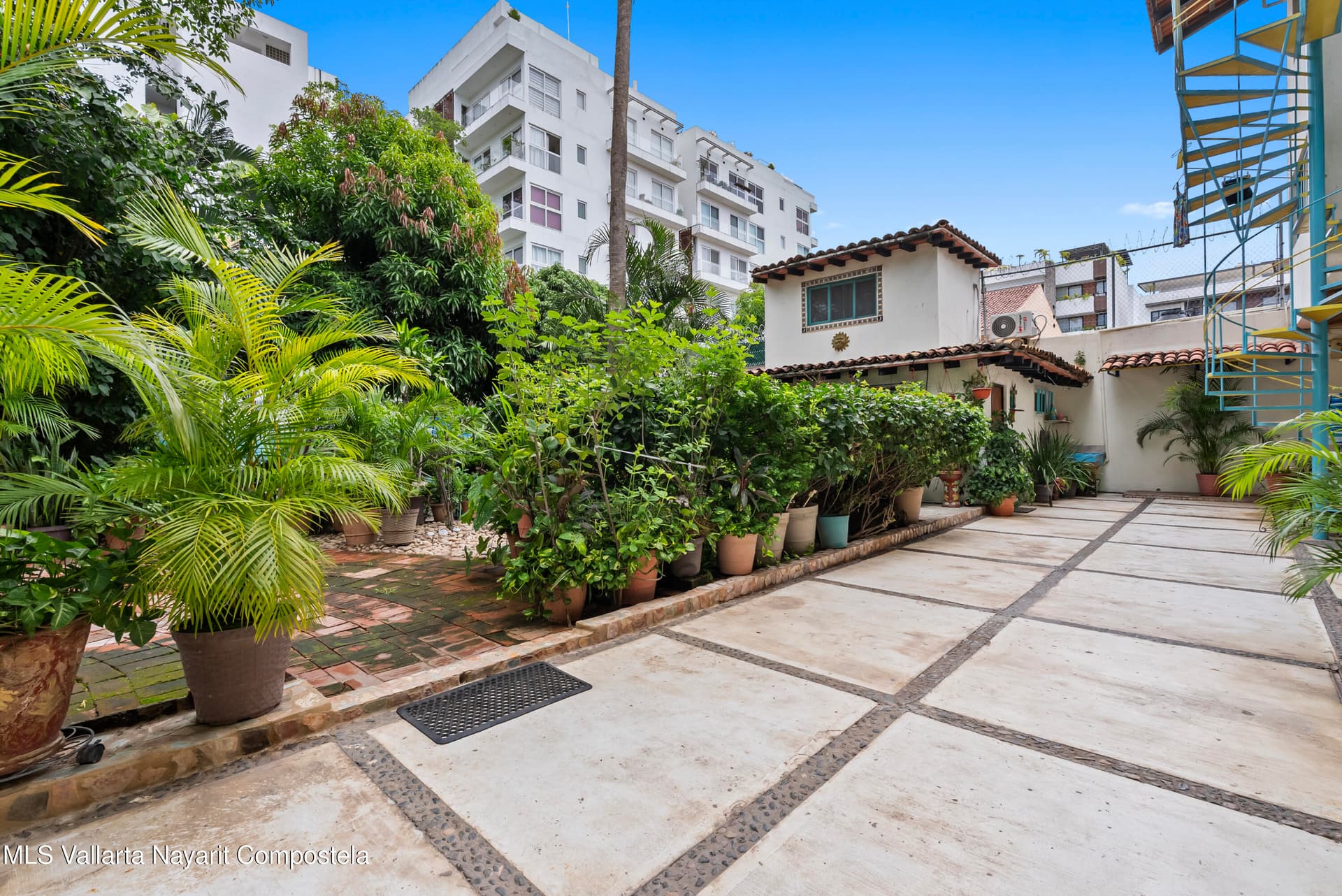 444 Calle Havre 4
