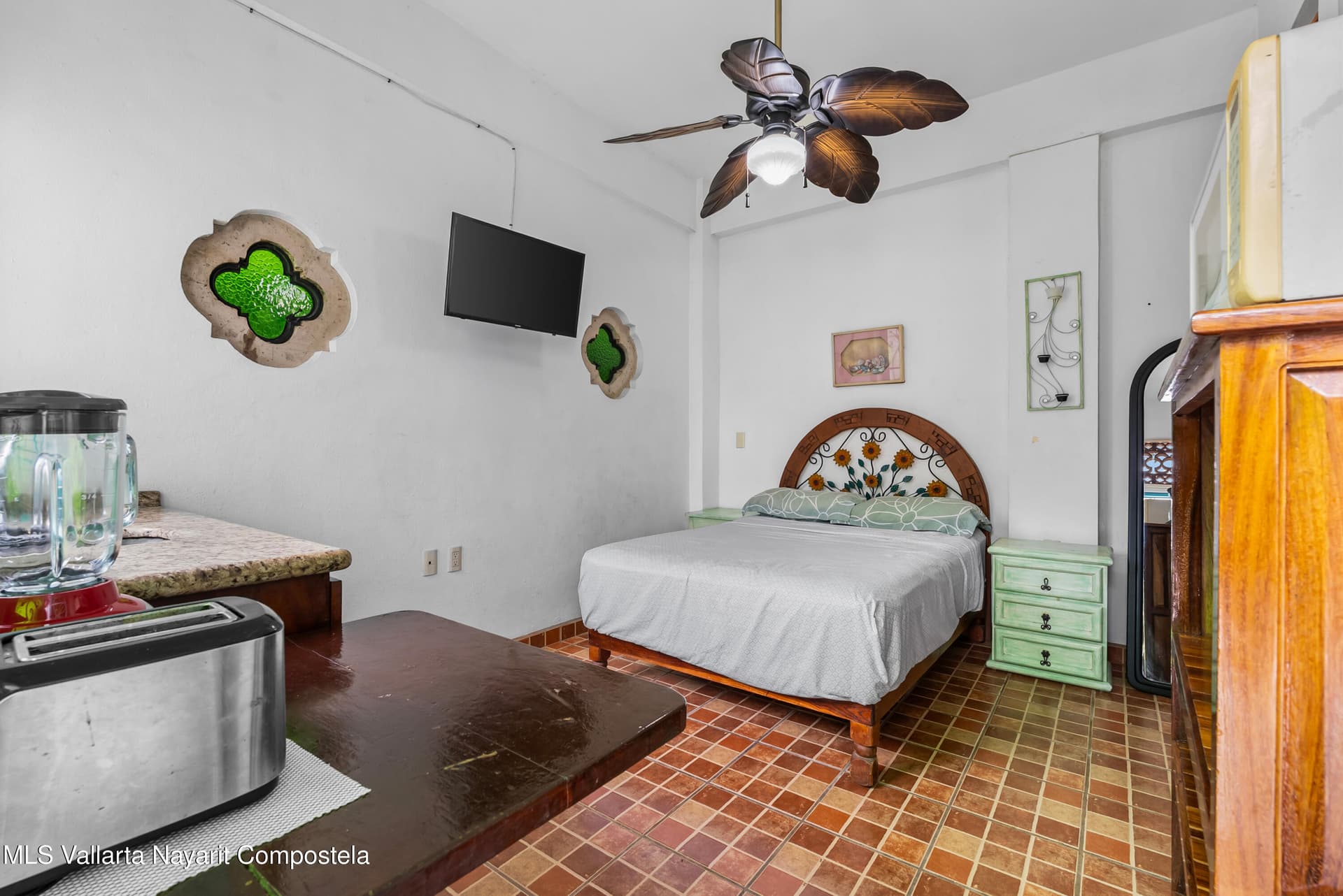 444 Calle Havre 13