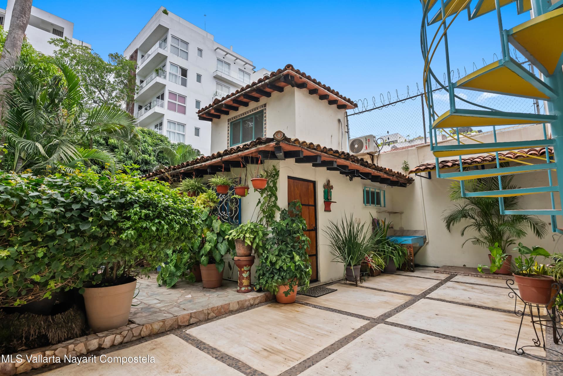 444 Calle Havre 16