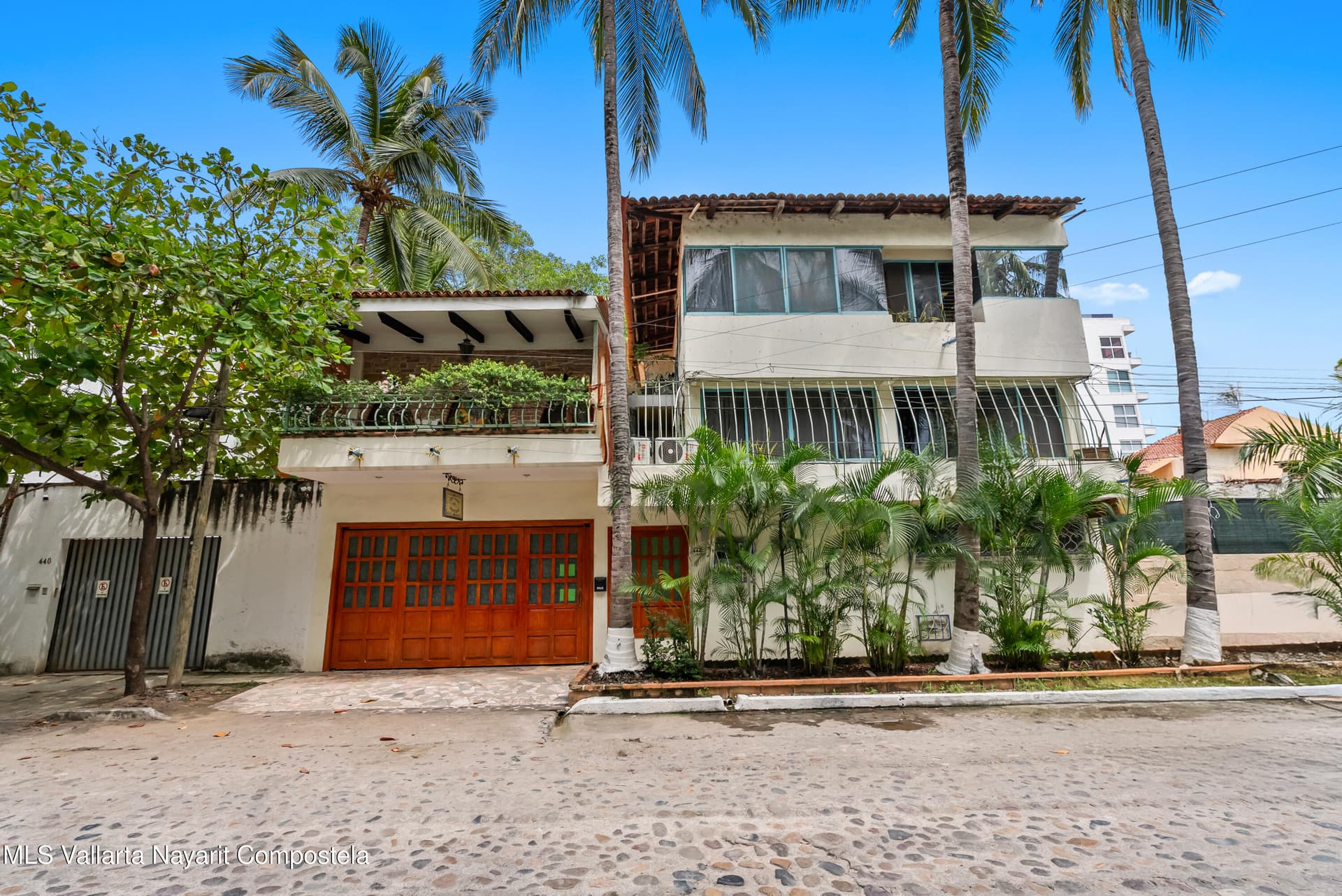 444 Calle Havre 22