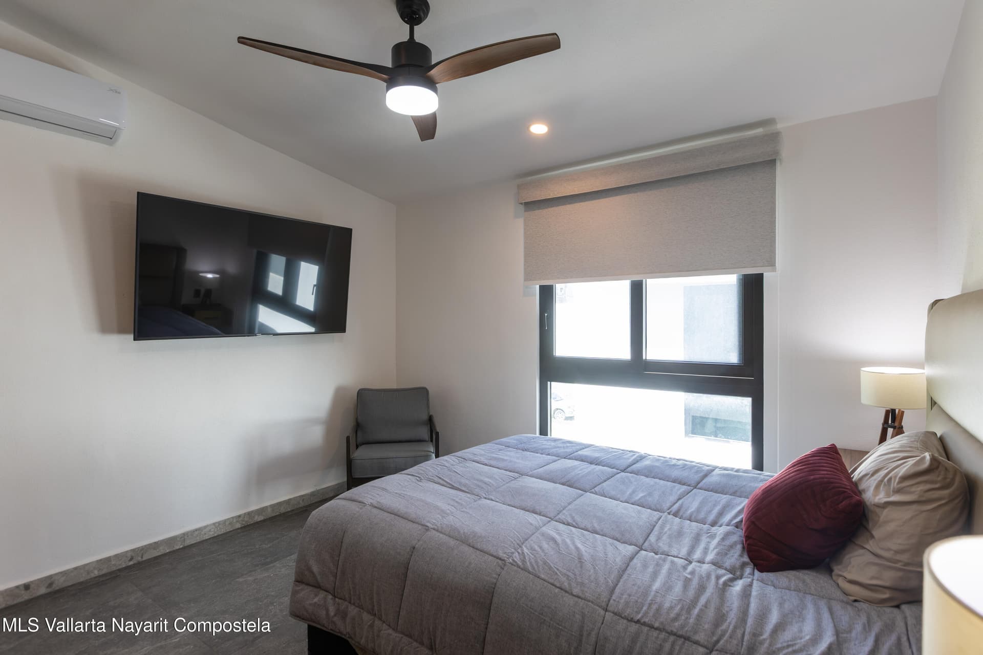 165 LAGO SUPERIOR Calle 8