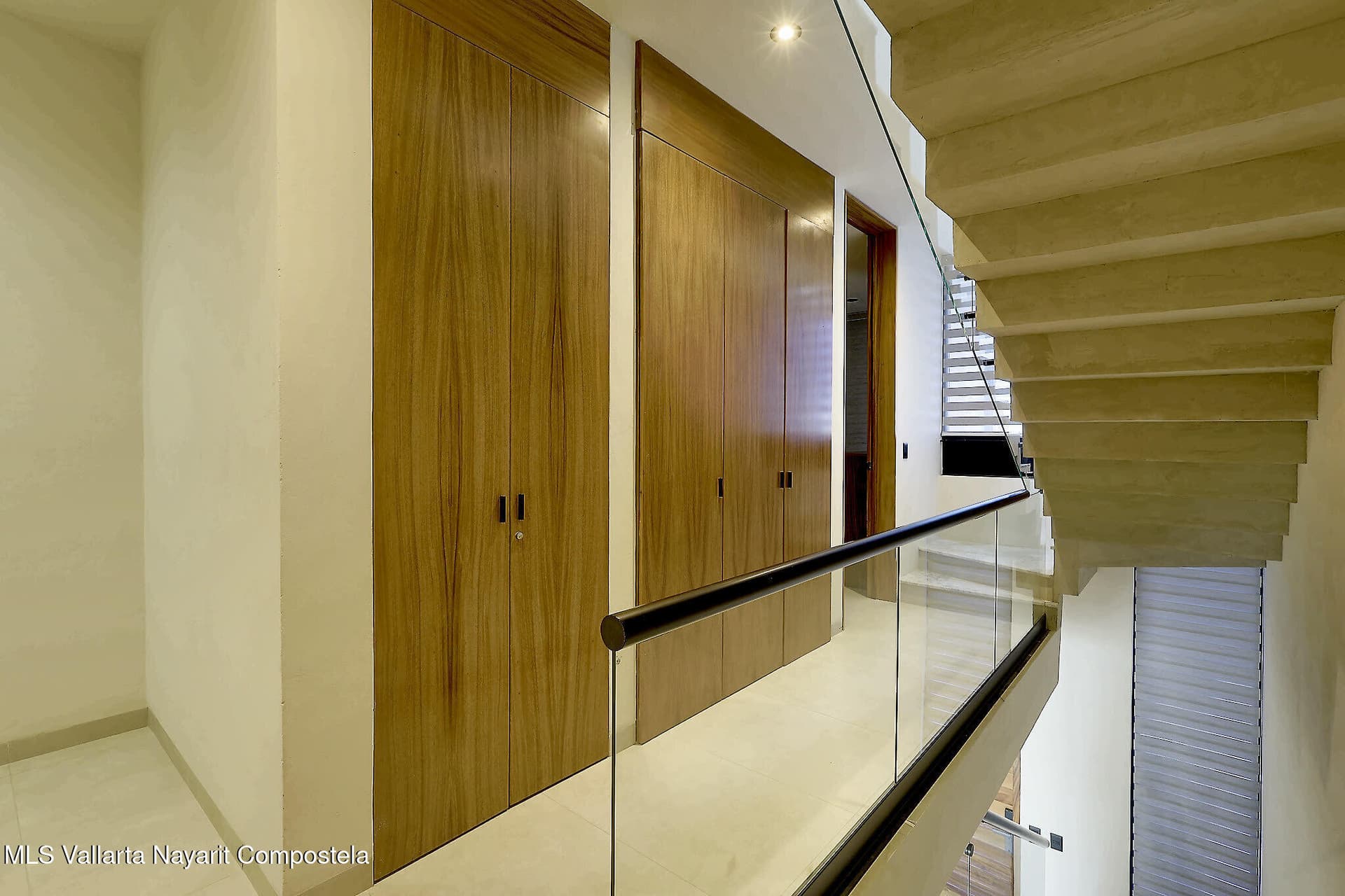 158 Palma del Rey Ave. 11