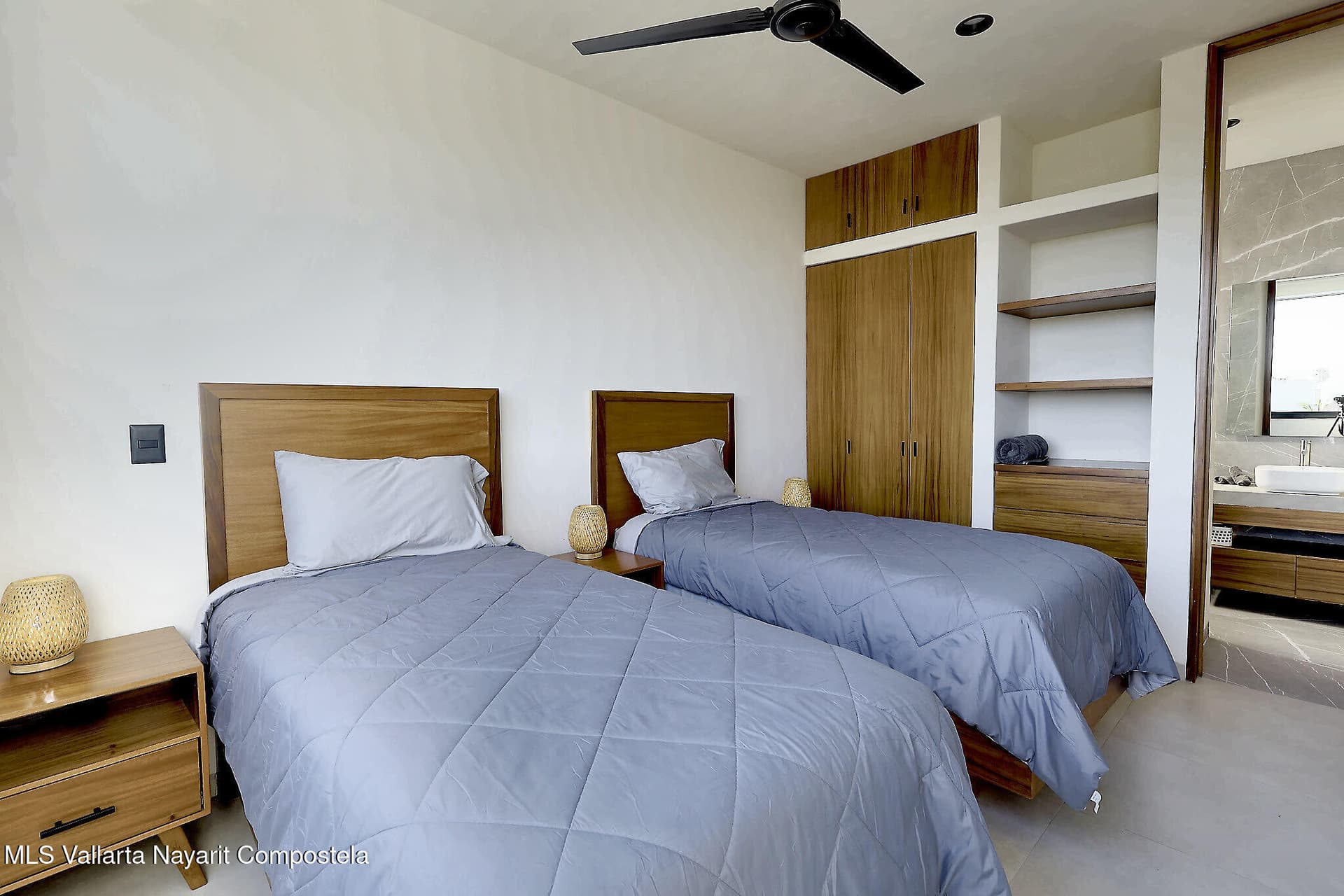 158 Palma del Rey Ave. 17