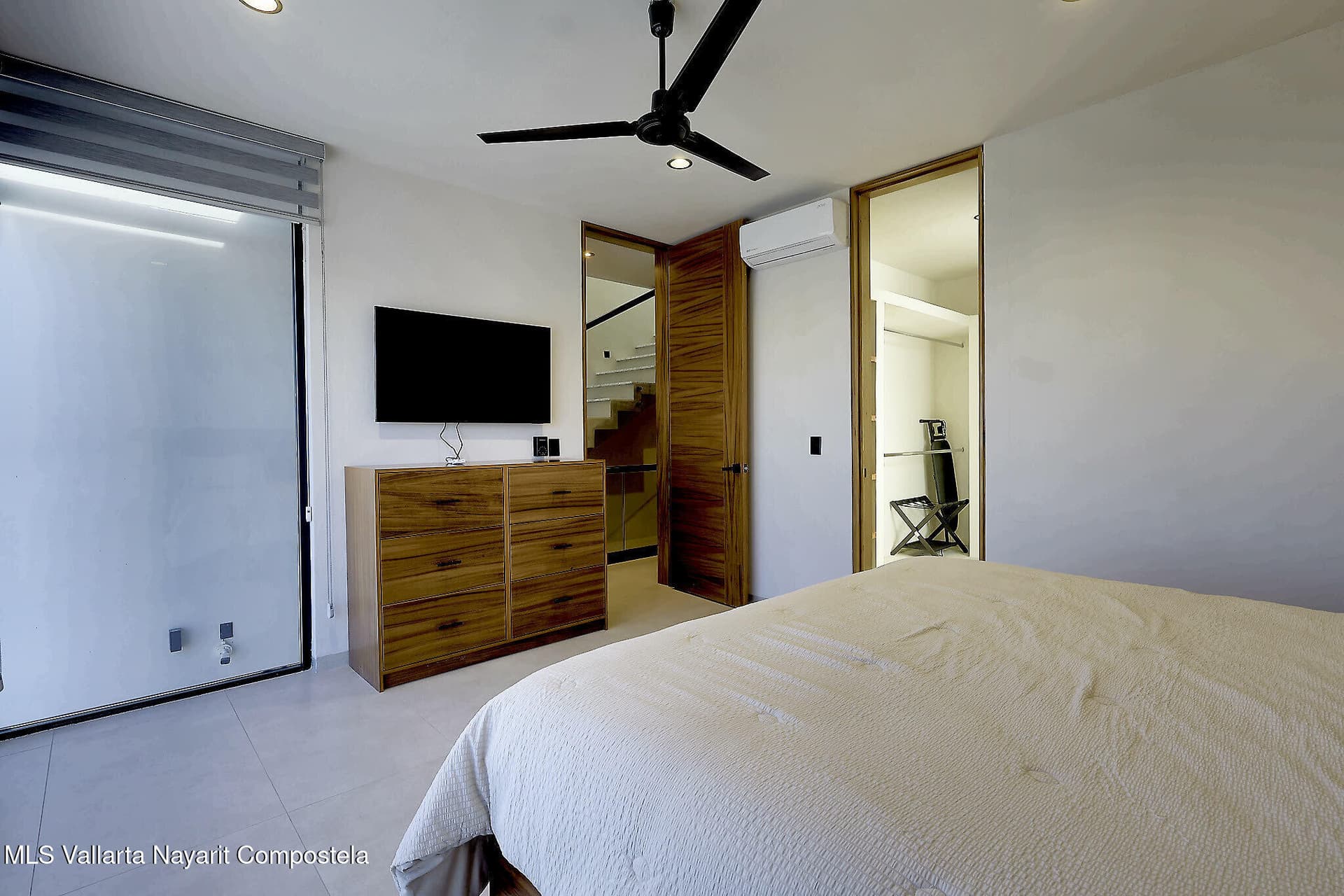 158 Palma del Rey Ave. 19