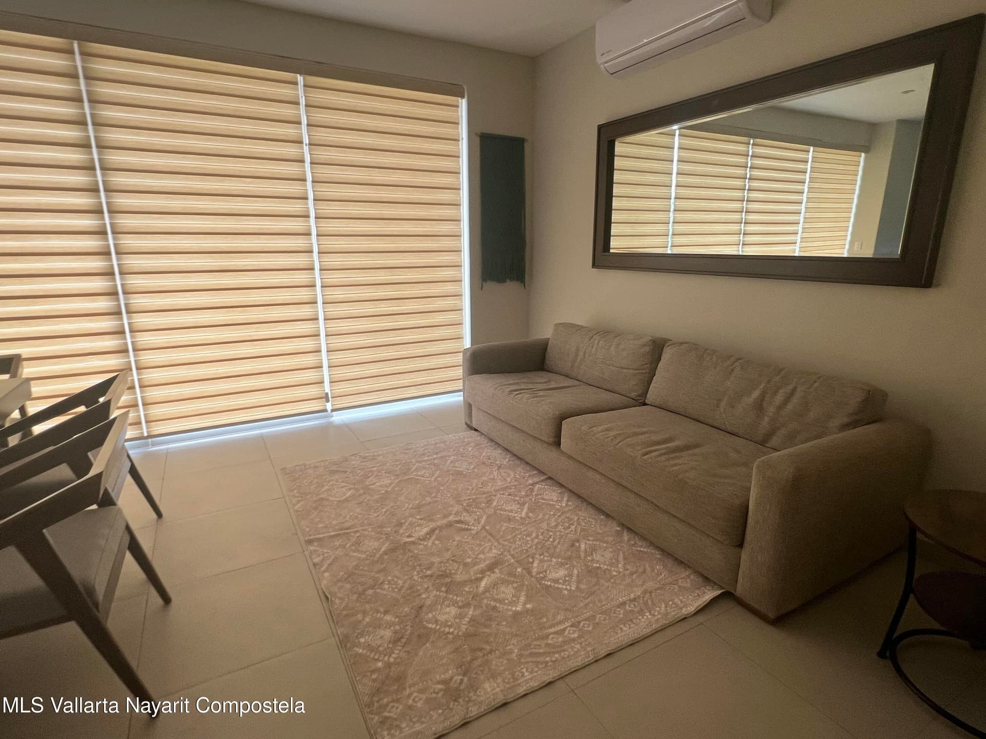 332 Avenida Estaciones 4